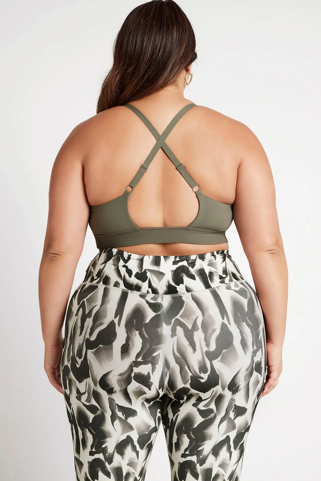 adjustable_strap_ribbed_c_14.webp Adjustable Strap Ribbed Cross Back Sports Bra 322