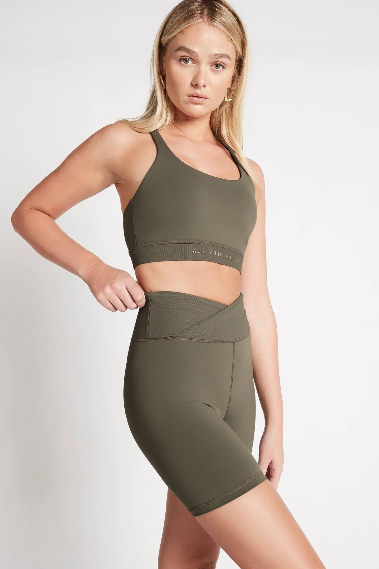 adjustable_strap_ribbed_c_2.webp Adjustable Strap Ribbed Cross Back Sports Bra 322