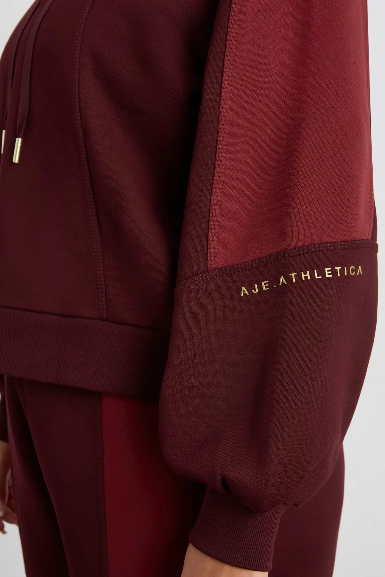 boxy_cropped_hoodie__11.webp Boxy Cropped Hoodie 405