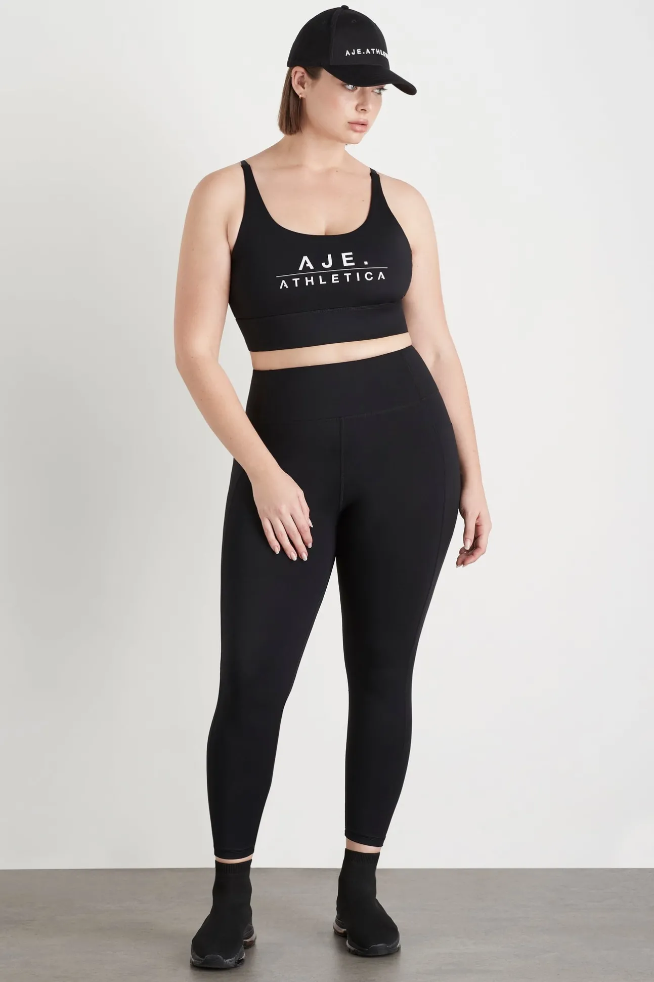 classic_logo_sports_bra__12.webp Classic Logo Sports Bra 303