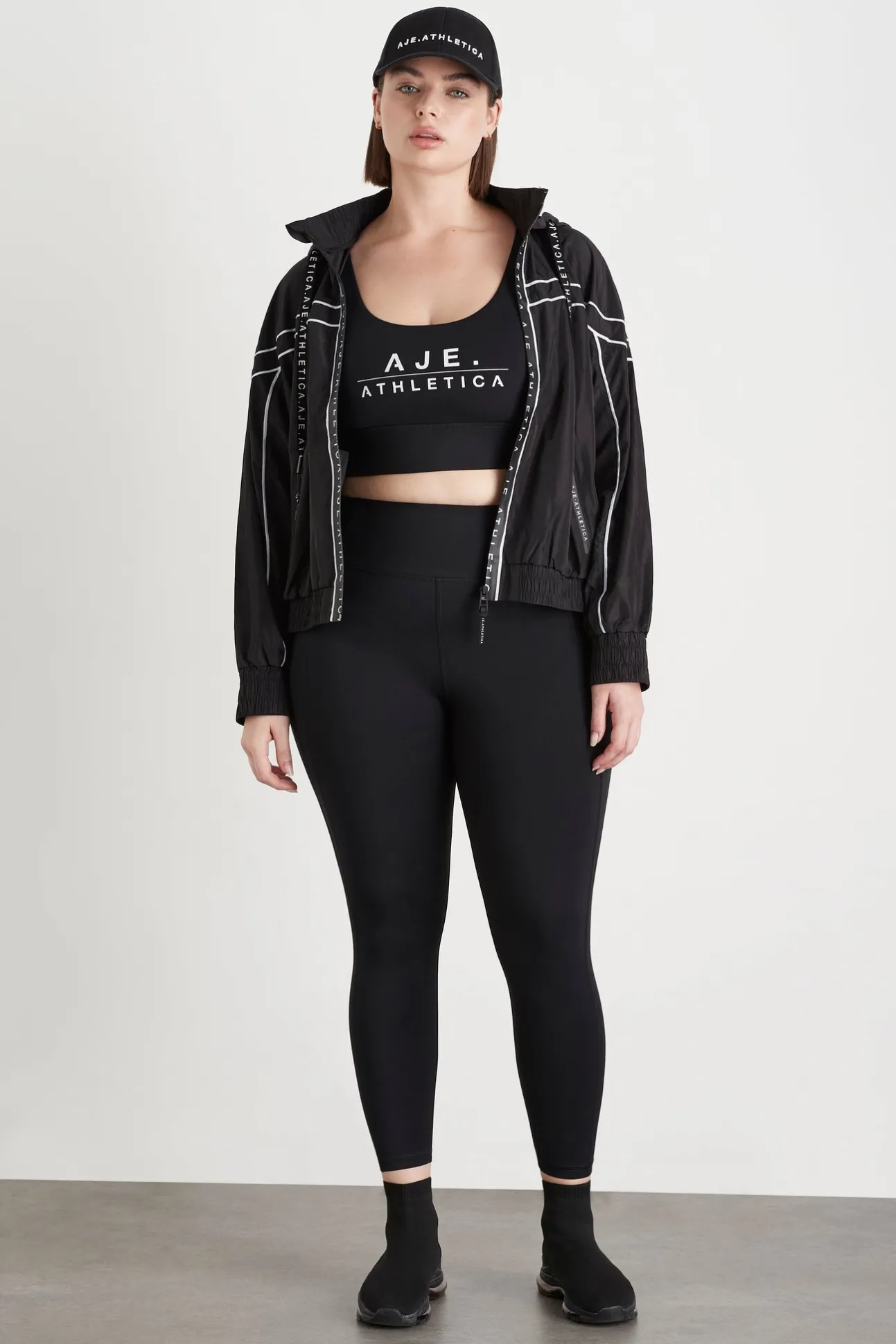 classic_logo_sports_bra__16.webp Classic Logo Sports Bra 303