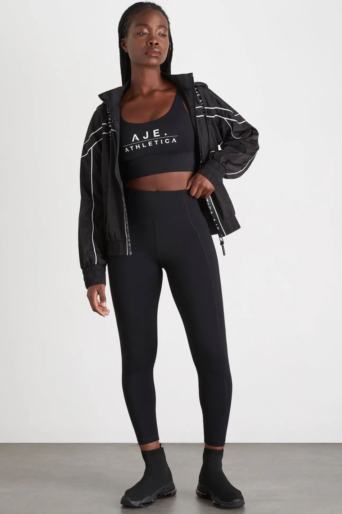 classic_logo_sports_bra__6.webp Classic Logo Sports Bra 303