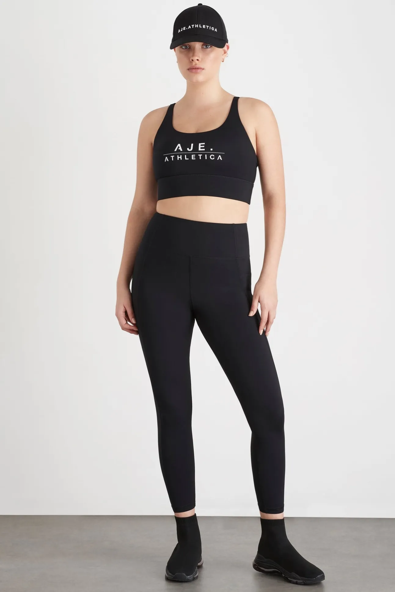 classic_logo_sports_bra__8.webp Classic Logo Sports Bra 303