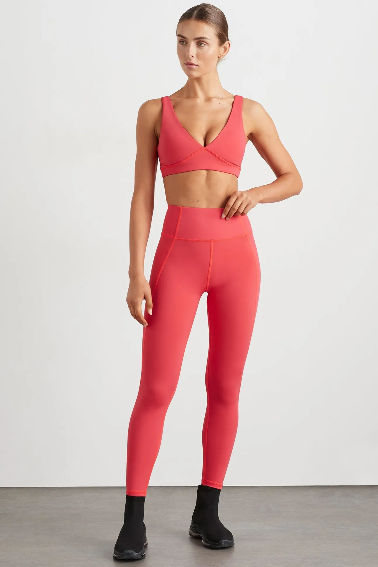 contour_plunge_sports_bra_2.webp Contour Plunge Sports Bra 342