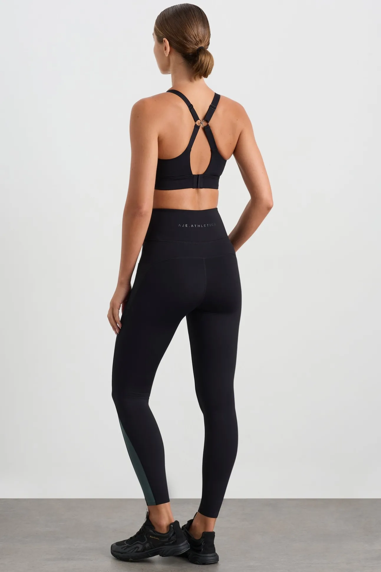 contrast_adjustable_strap_5-1.webp Contrast Adjustable Strap Sports Bra 321