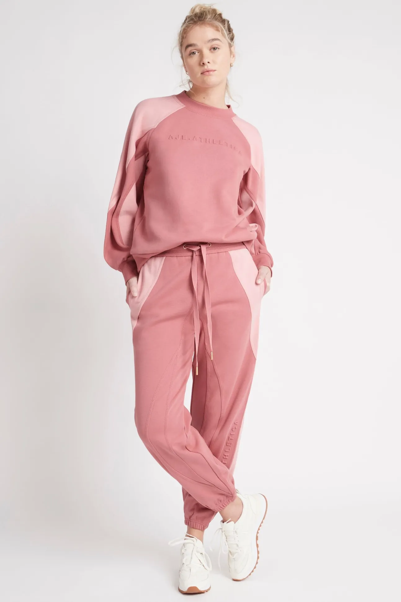 contrast_all_rounder_trac_0.webp Contrast All Rounder Trackpants 506