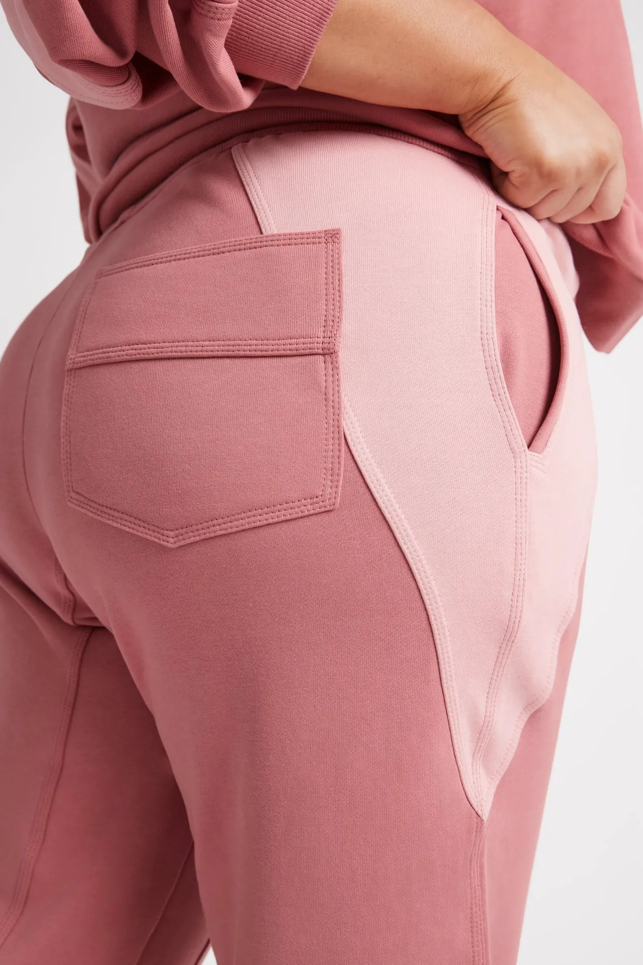 contrast_all_rounder_trac_11.webp Contrast All Rounder Trackpants 506