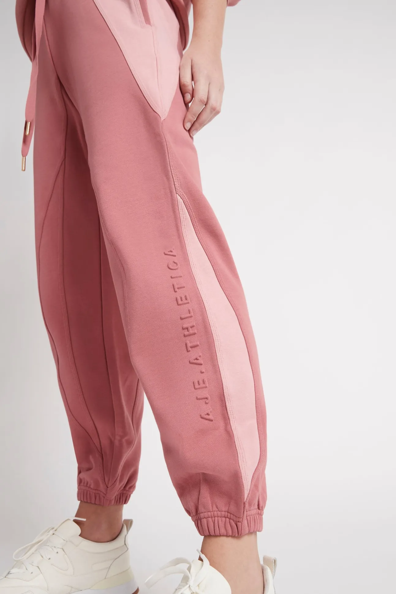 contrast_all_rounder_trac_3.webp Contrast All Rounder Trackpants 506