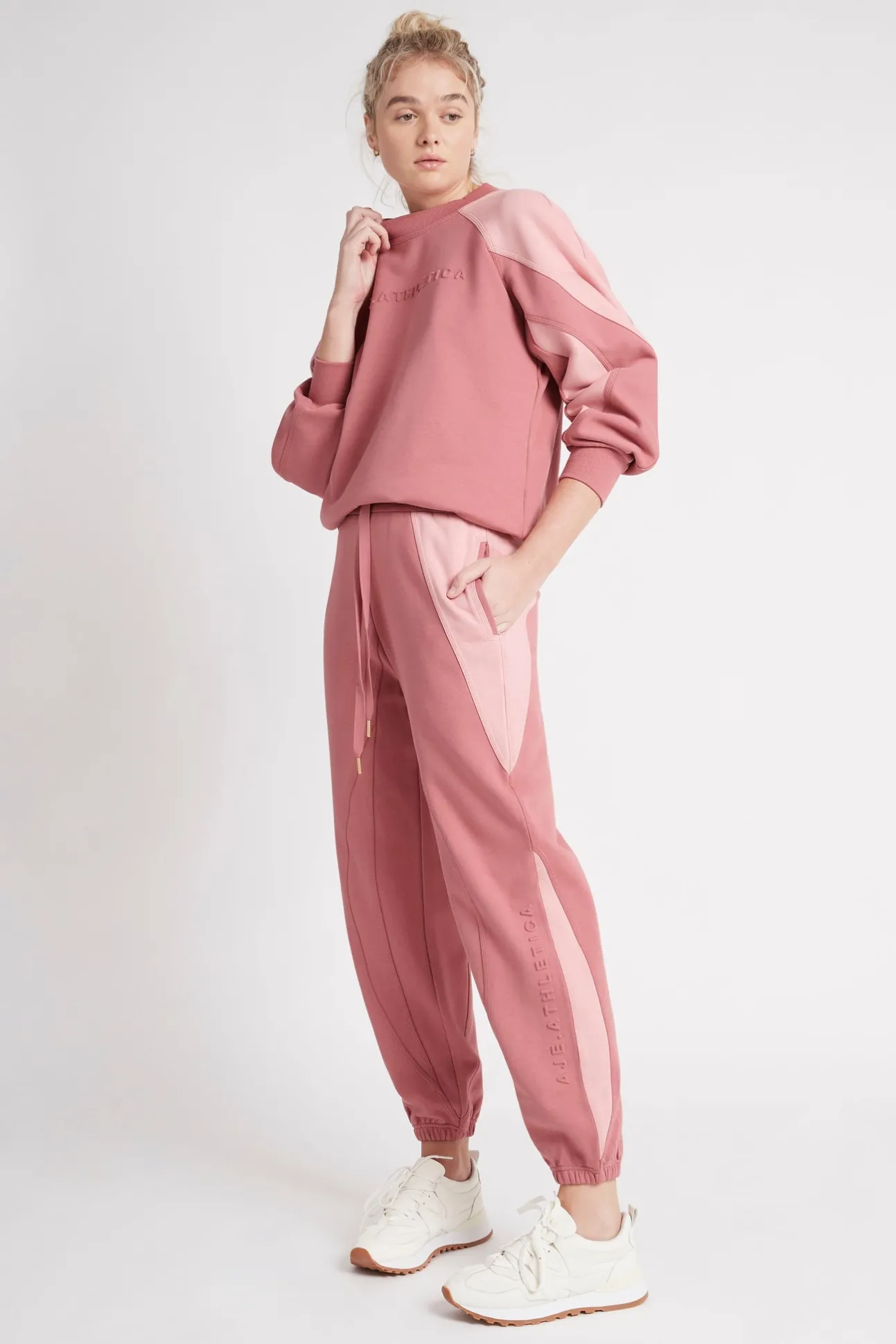contrast_all_rounder_trac_4.webp Contrast All Rounder Trackpants 506