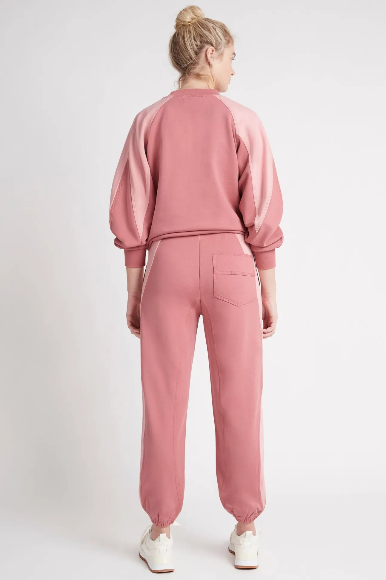 contrast_all_rounder_trac_5.webp Contrast All Rounder Trackpants 506