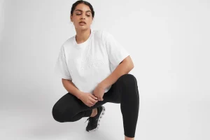 Cropped Embossed Classic Logo T-Shirt 105