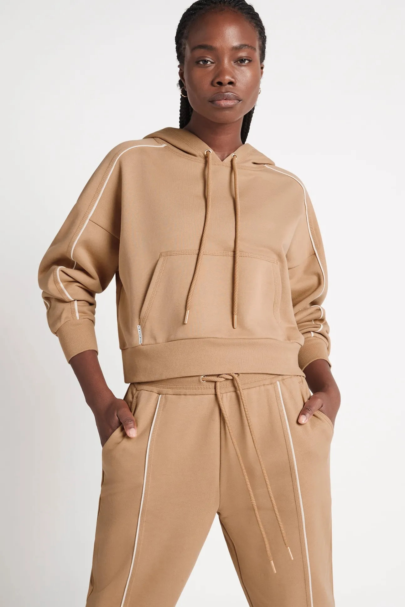cropped_essential_contras_0-1.webp Cropped Essential Contrast Piping Hoodie 405
