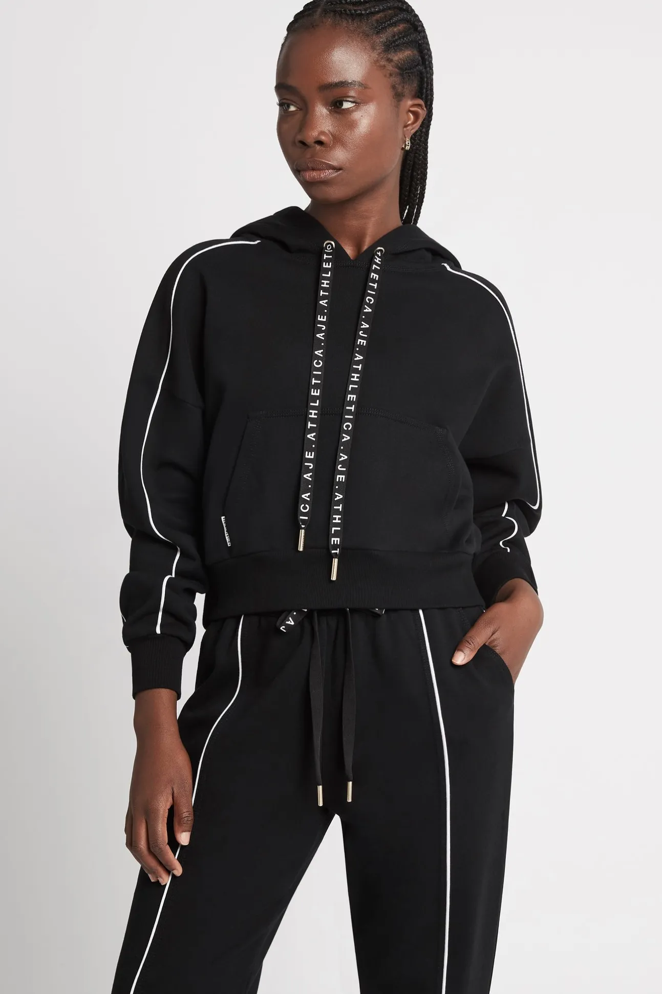 cropped_essential_contras_0.webp Cropped Essential Contrast Piping Hoodie 405