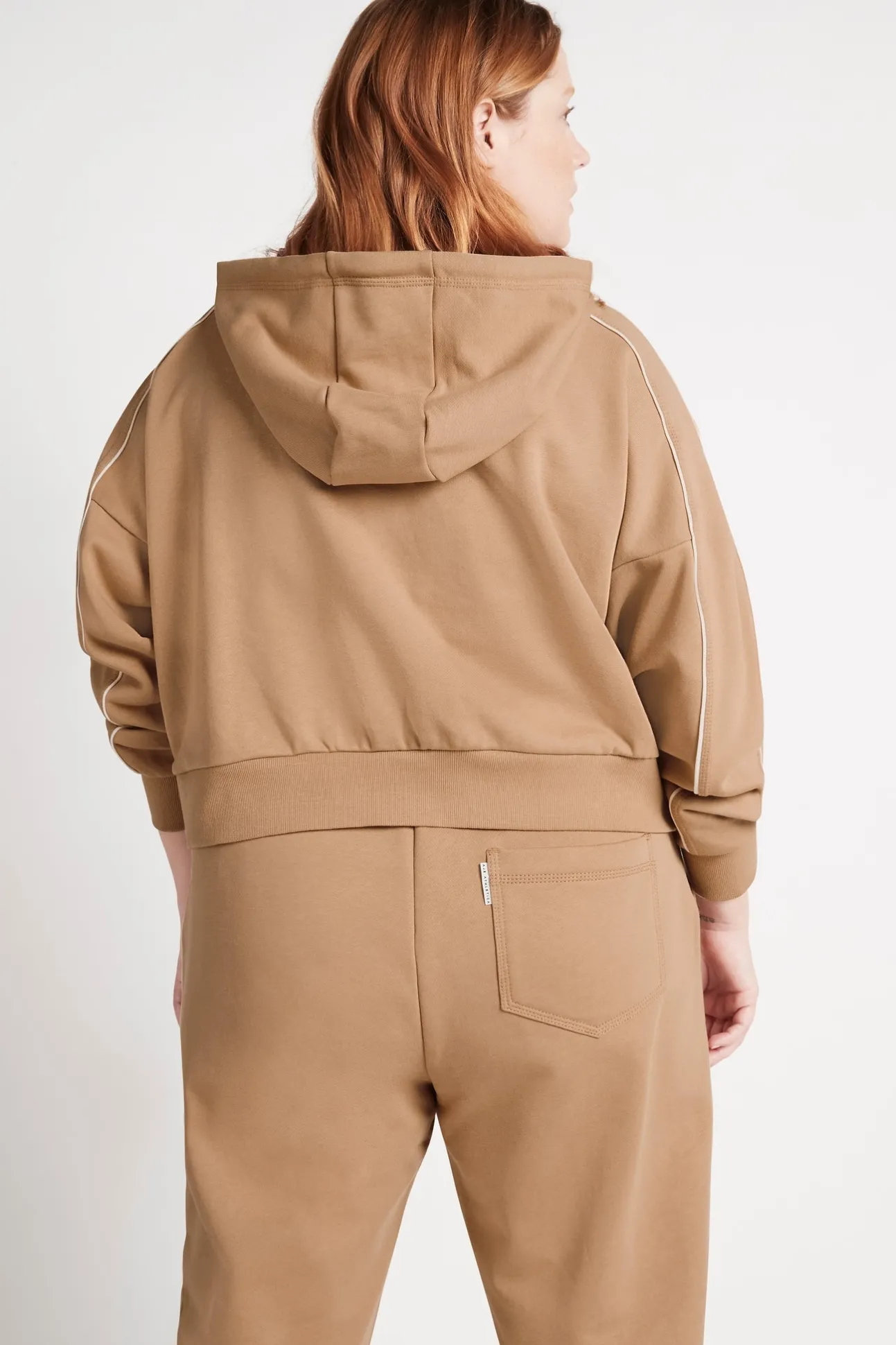 cropped_essential_contras_14-1.webp Cropped Essential Contrast Piping Hoodie 405