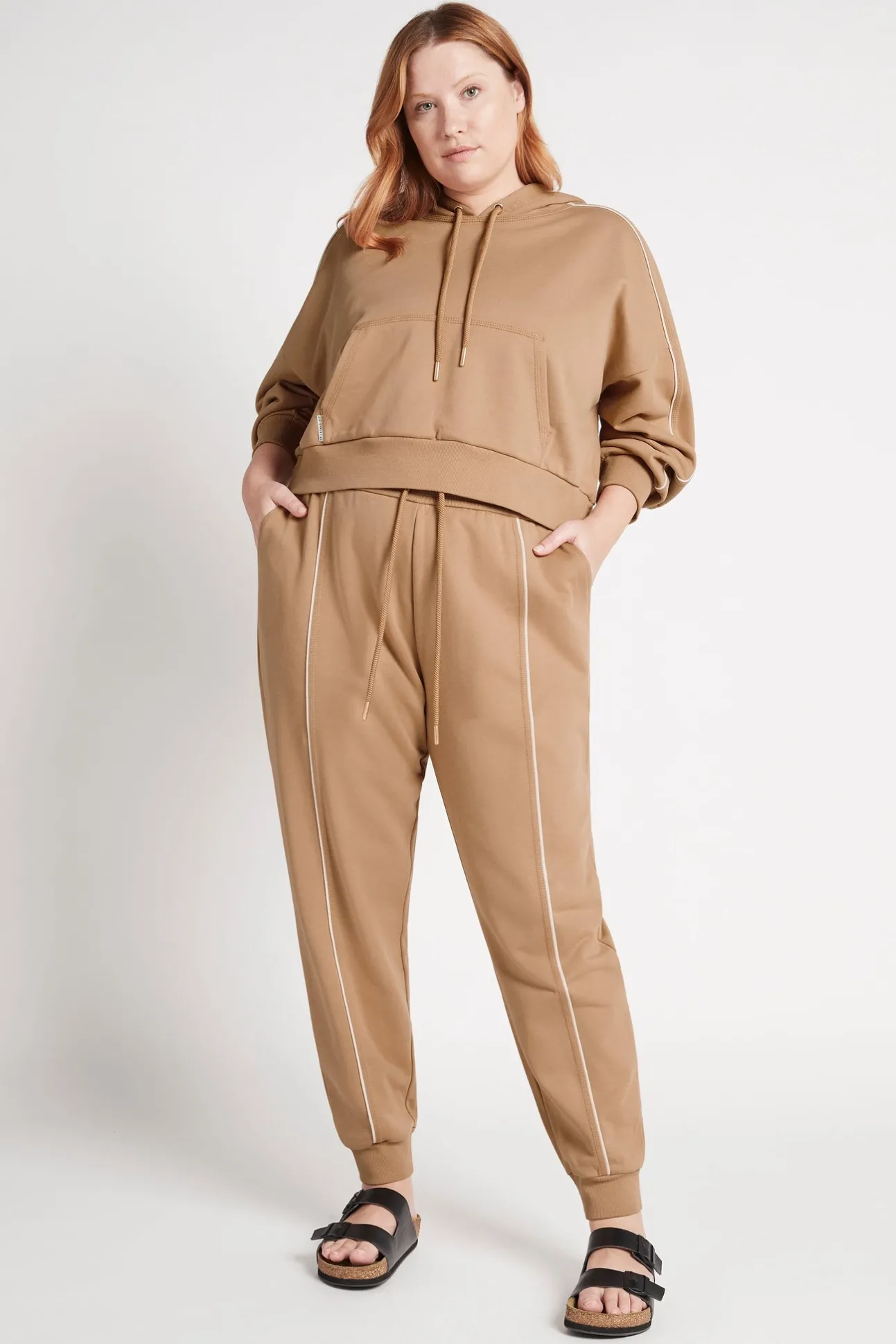 cropped_essential_contras_15-1.webp Cropped Essential Contrast Piping Hoodie 405