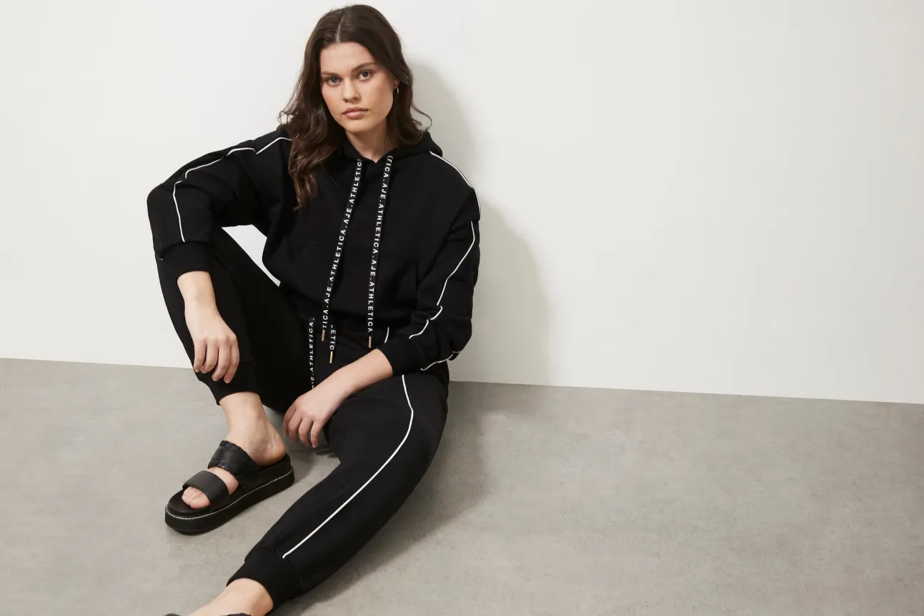 cropped_essential_contras_15.webp Cropped Essential Contrast Piping Hoodie 405