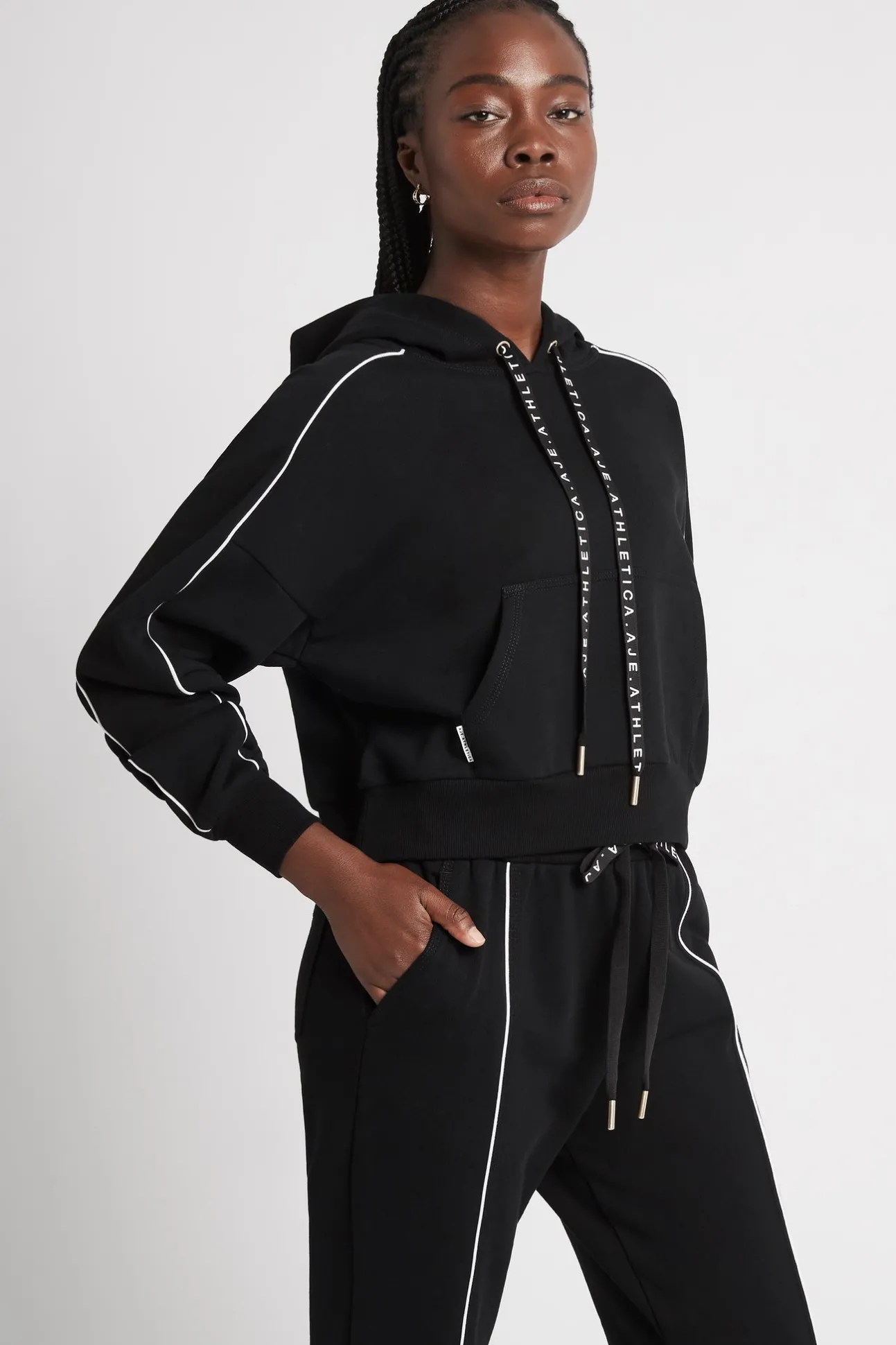 cropped_essential_contras_2.webp Cropped Essential Contrast Piping Hoodie 405