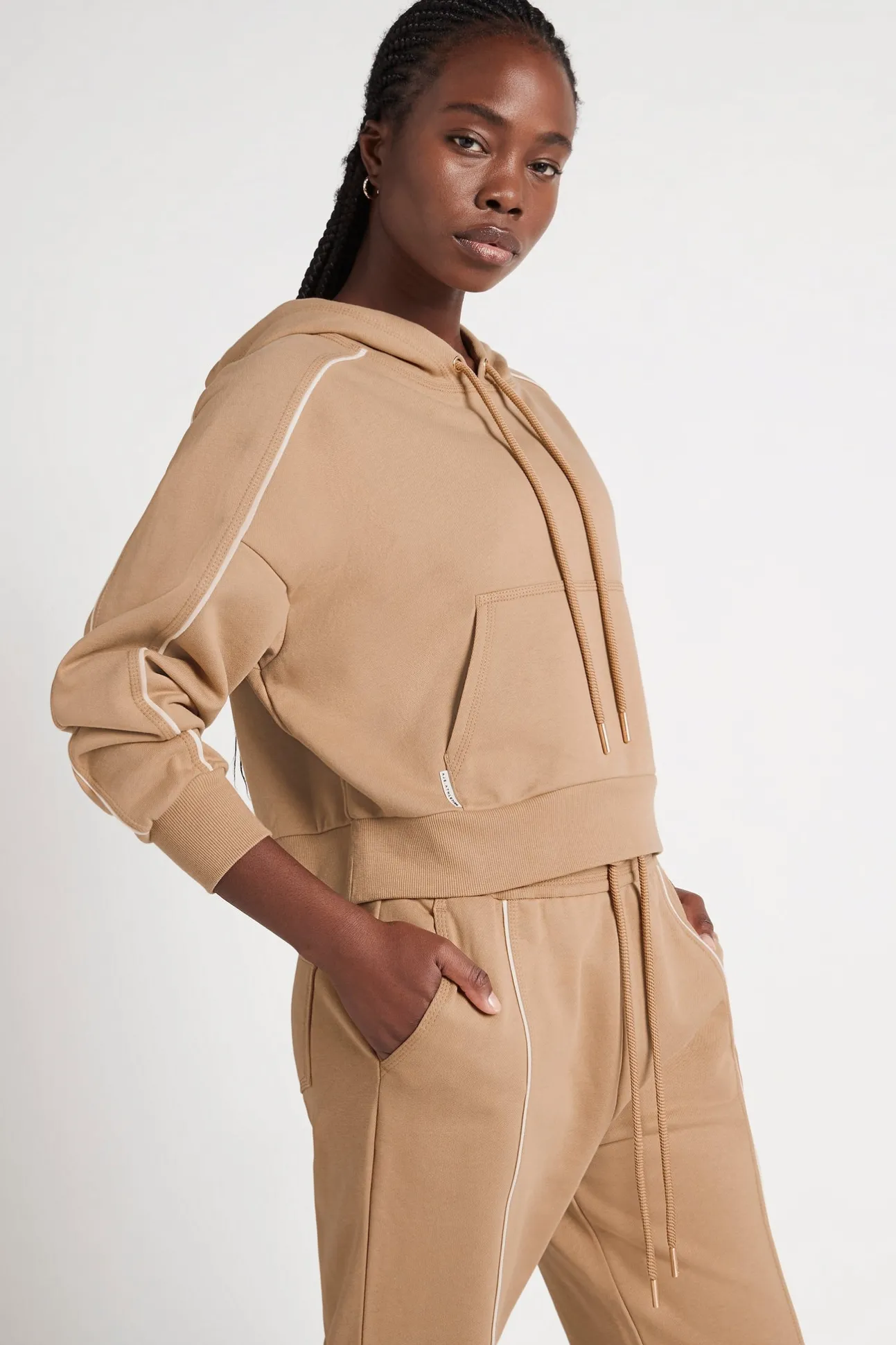 cropped_essential_contras_3-1.webp Cropped Essential Contrast Piping Hoodie 405