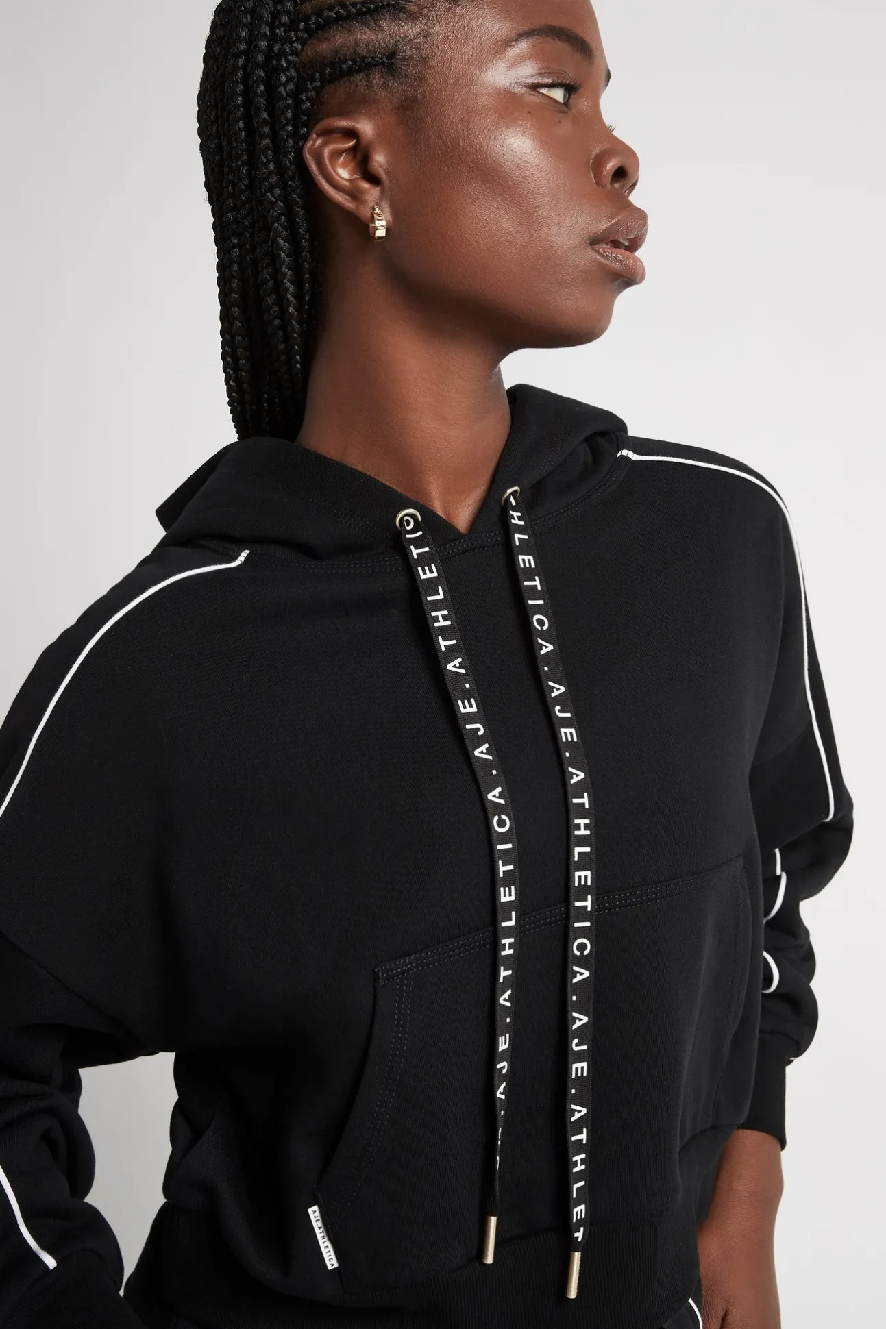 cropped_essential_contras_3.webp Cropped Essential Contrast Piping Hoodie 405