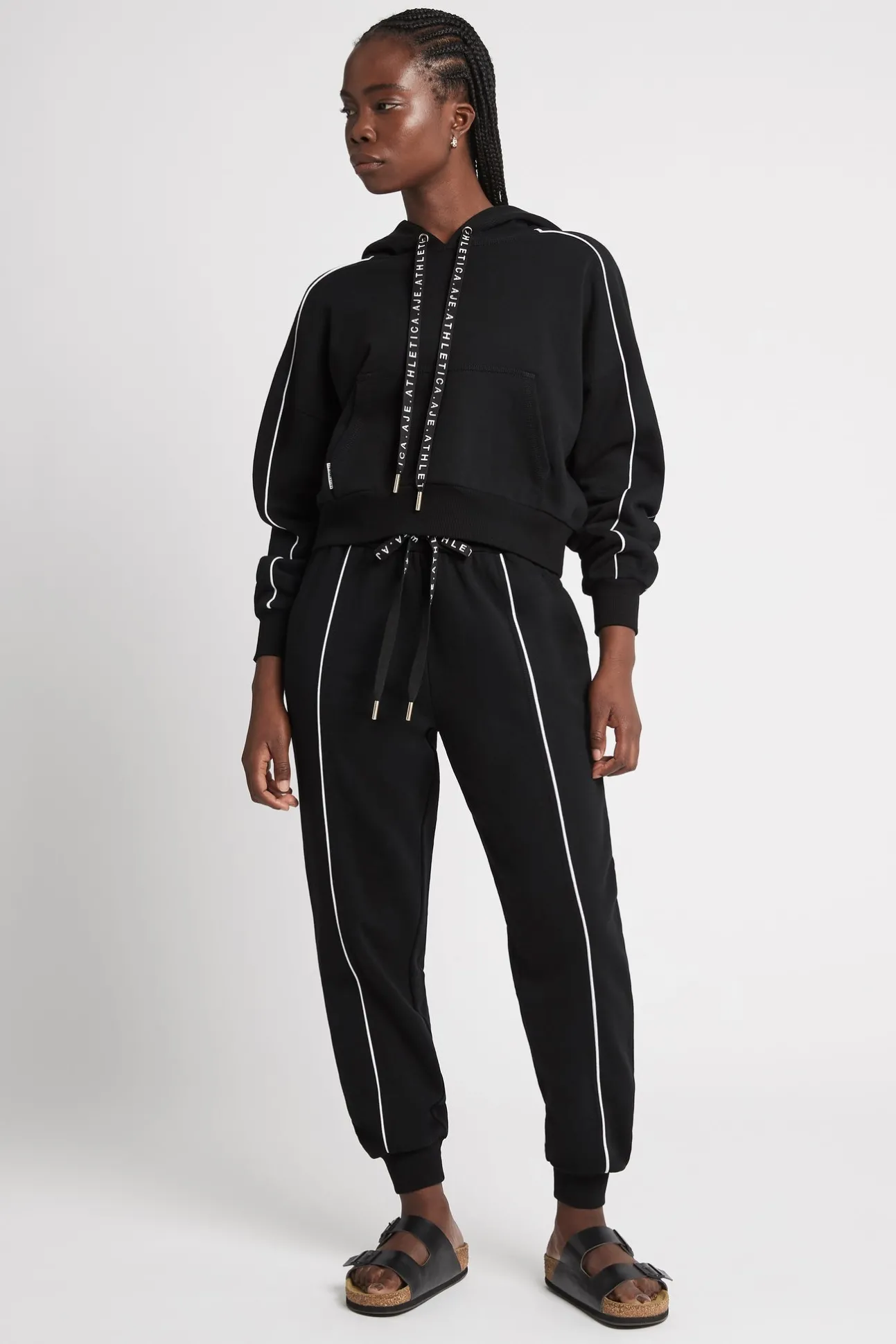 cropped_essential_contras_5.webp Cropped Essential Contrast Piping Hoodie 405