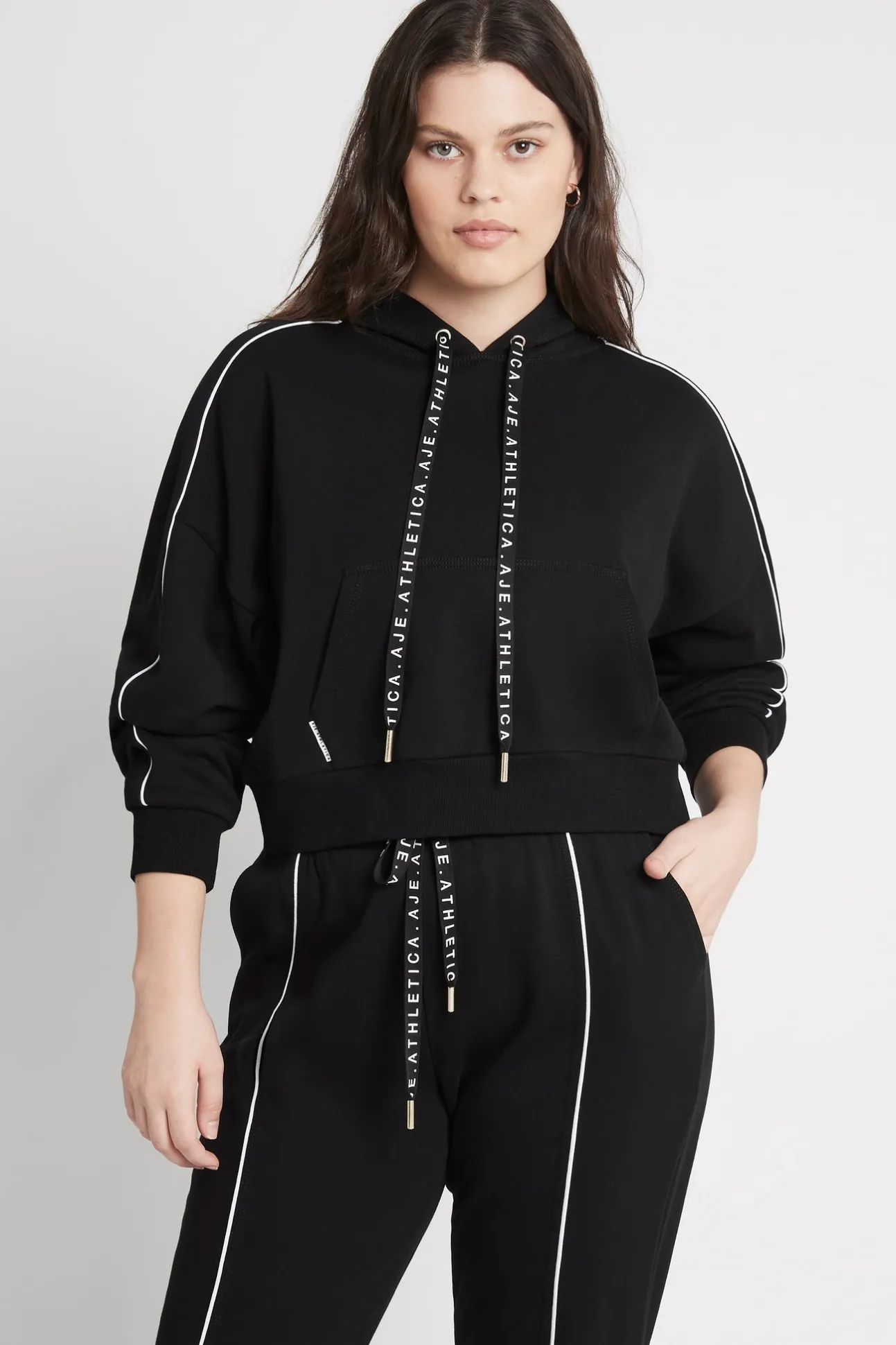 cropped_essential_contras_6.webp Cropped Essential Contrast Piping Hoodie 405