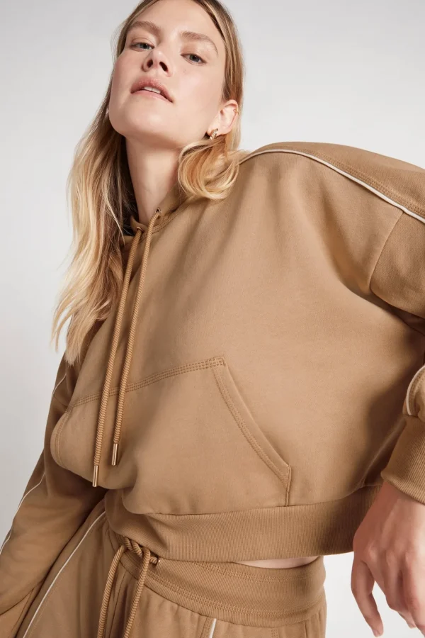 Cropped Essential Contrast Piping Hoodie 405