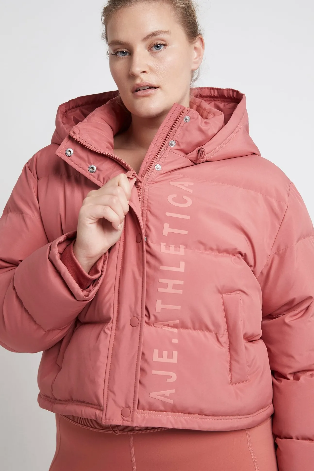 cropped_puffer_jacket__12.webp Cropped Puffer Jacket 001