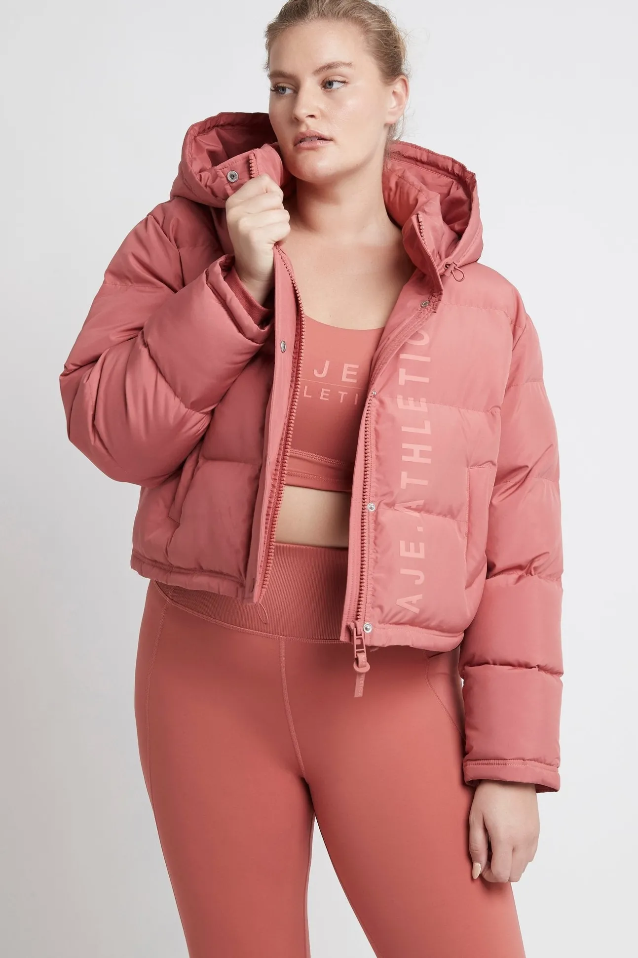 cropped_puffer_jacket__13.webp Cropped Puffer Jacket 001