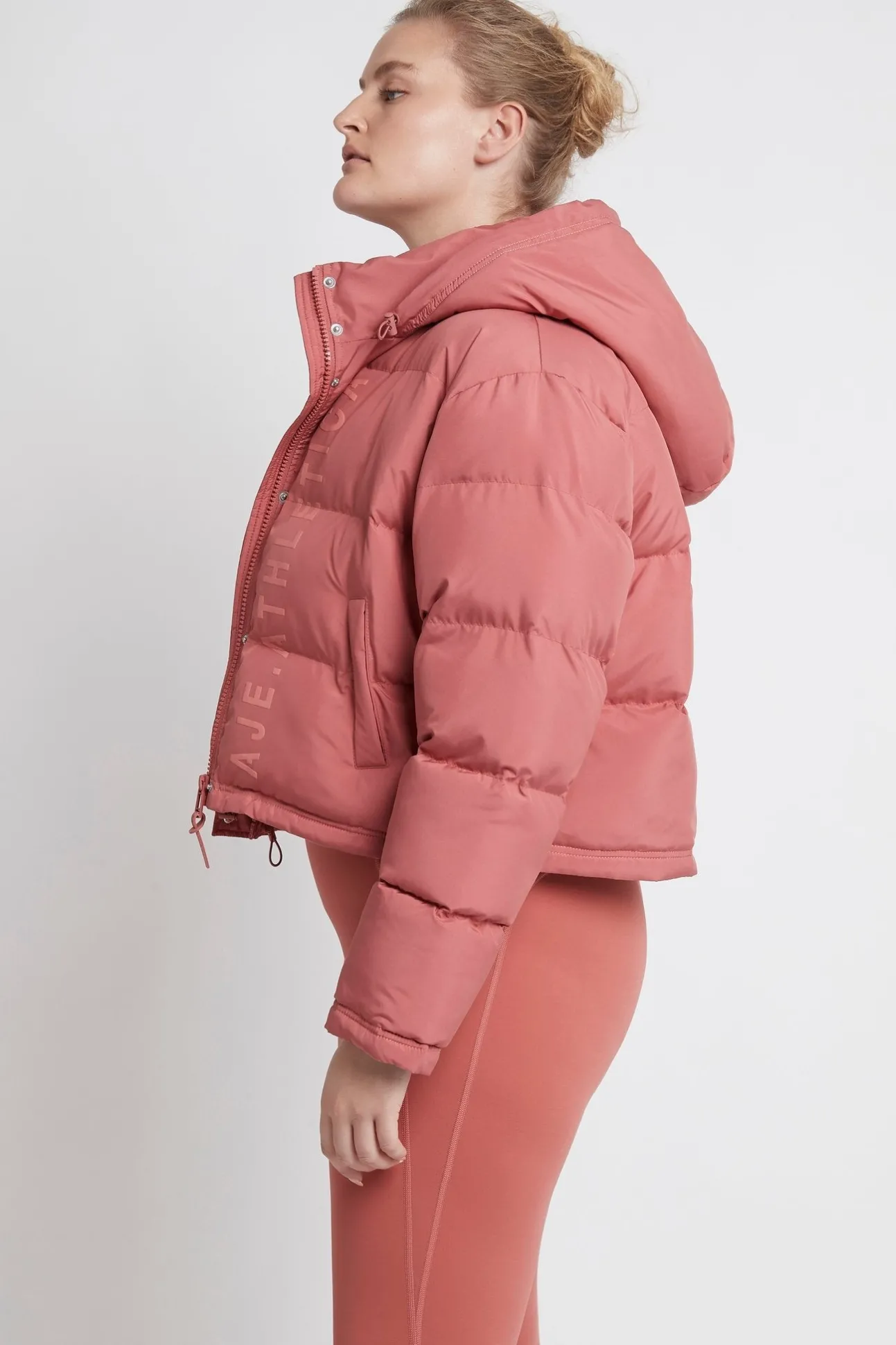 cropped_puffer_jacket__14.webp Cropped Puffer Jacket 001