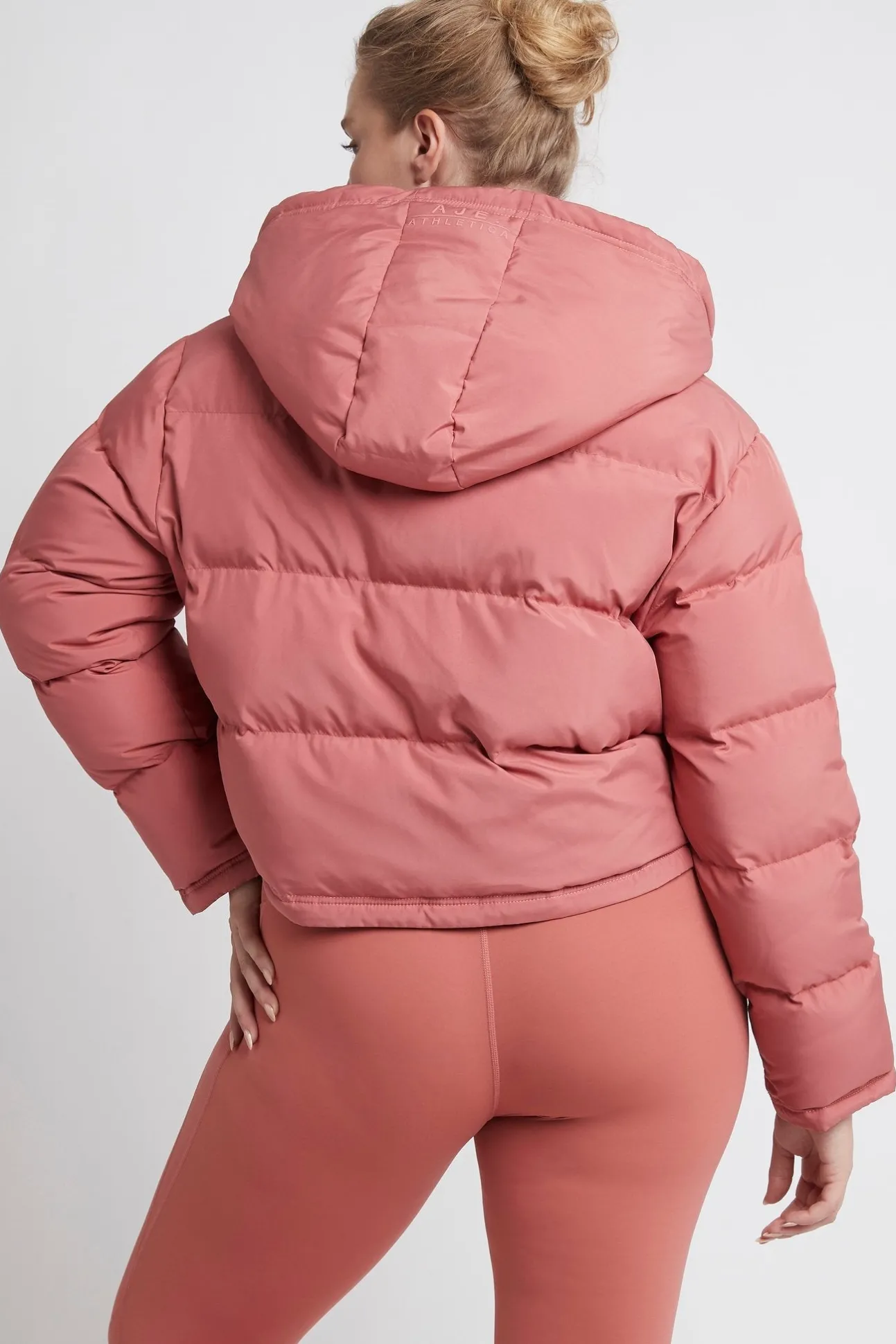 cropped_puffer_jacket__15.webp Cropped Puffer Jacket 001