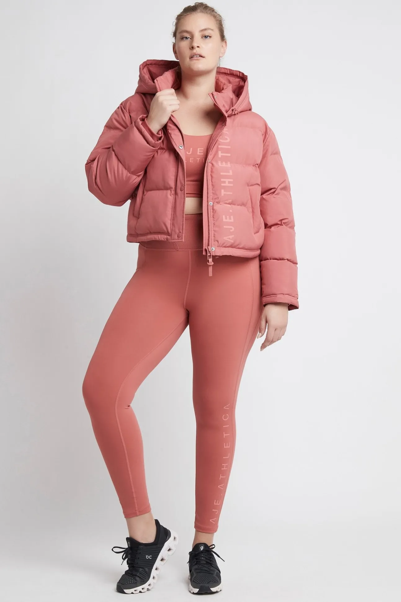 cropped_puffer_jacket__16.webp Cropped Puffer Jacket 001