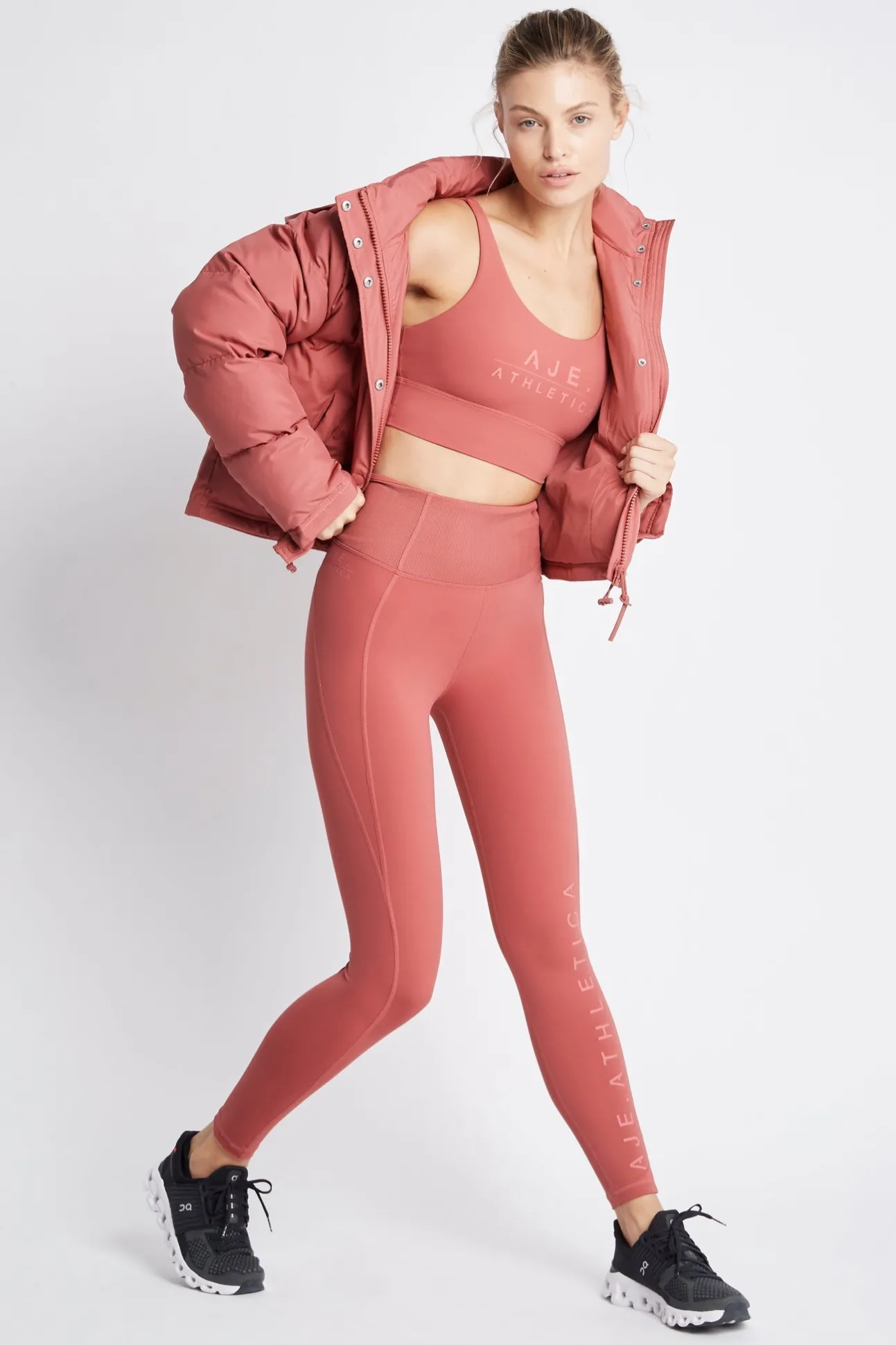 cropped_puffer_jacket__6.webp Cropped Puffer Jacket 001