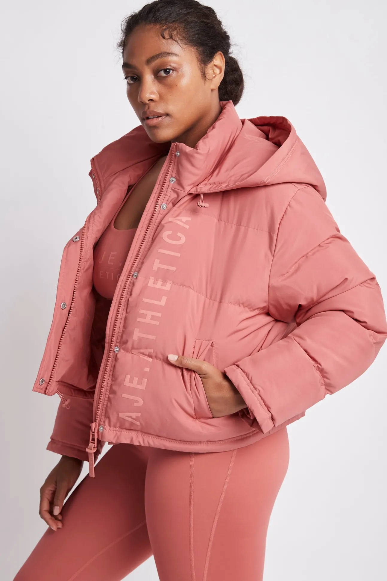 cropped_puffer_jacket__9.webp Cropped Puffer Jacket 001