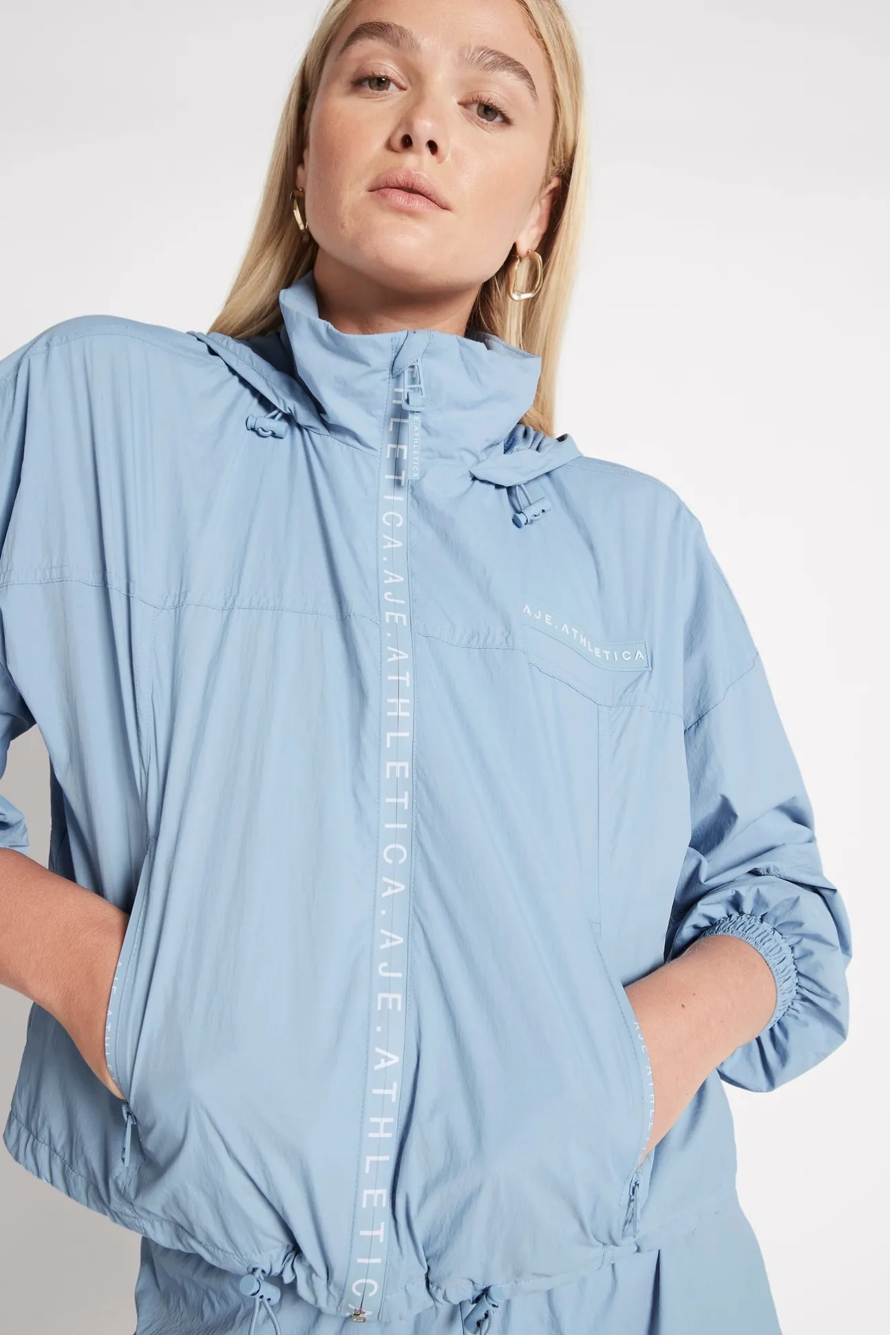 cropped_signature_badge_l_4.webp Cropped Signature Badge Logo Spray Jacket 708