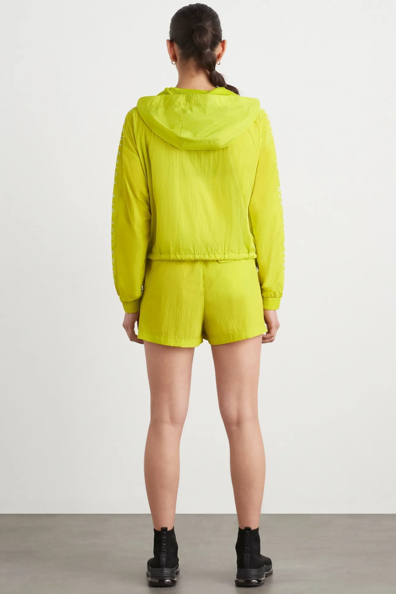 cropped_windbreaker_jacke_4.webp Cropped Windbreaker Jacket 702