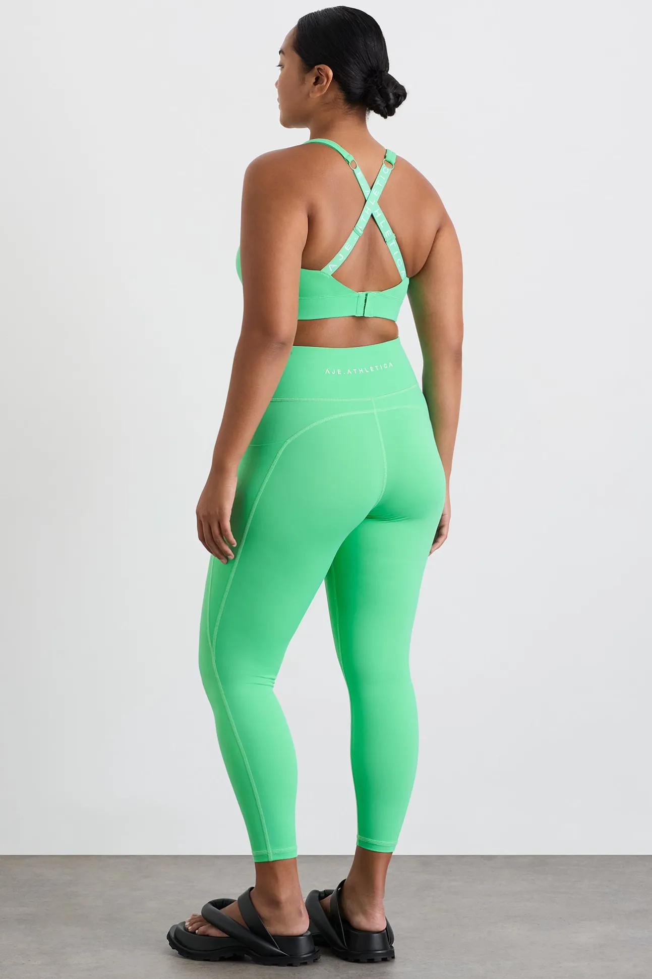 crossback_sports_bra__11-1.webp Crossback Sports Bra 343