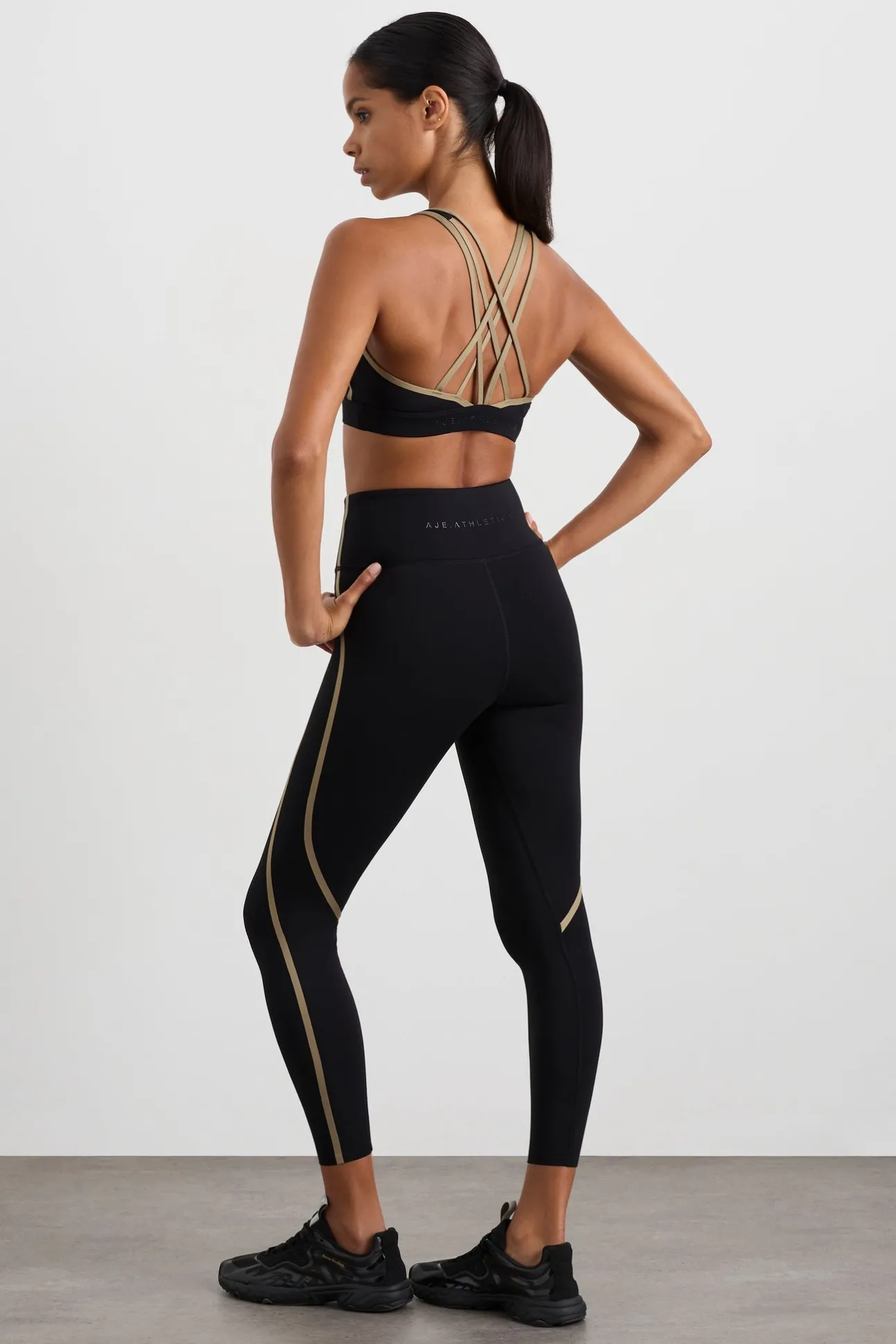 curved_seam__legging__5.webp Curved Seam 7/8 Legging 241