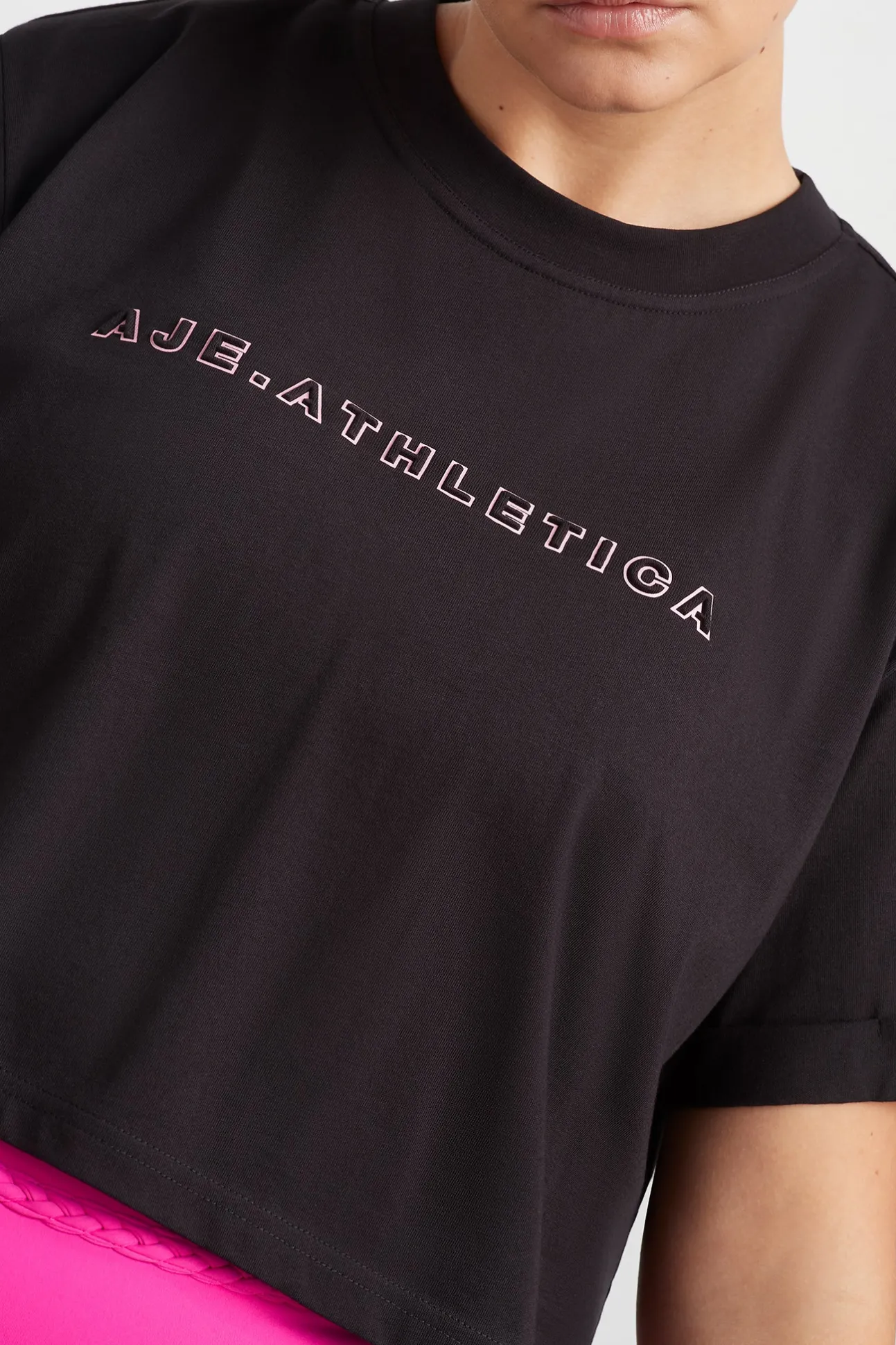 cutout_crop_tee__12.webp Cutout Crop Tee 105