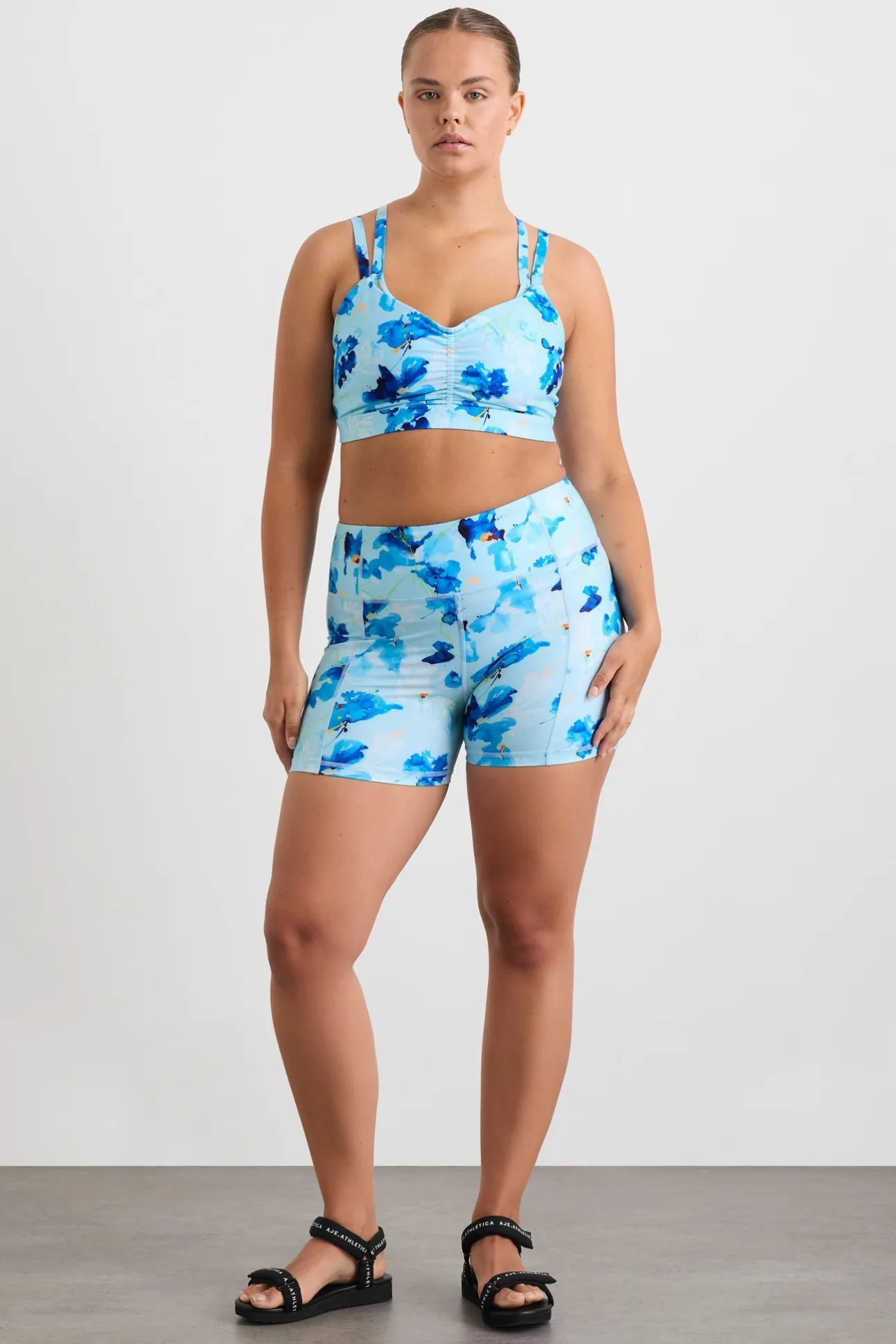 double_layer_crossback_br_13-1.webp Double Layer Crossback Bra 350