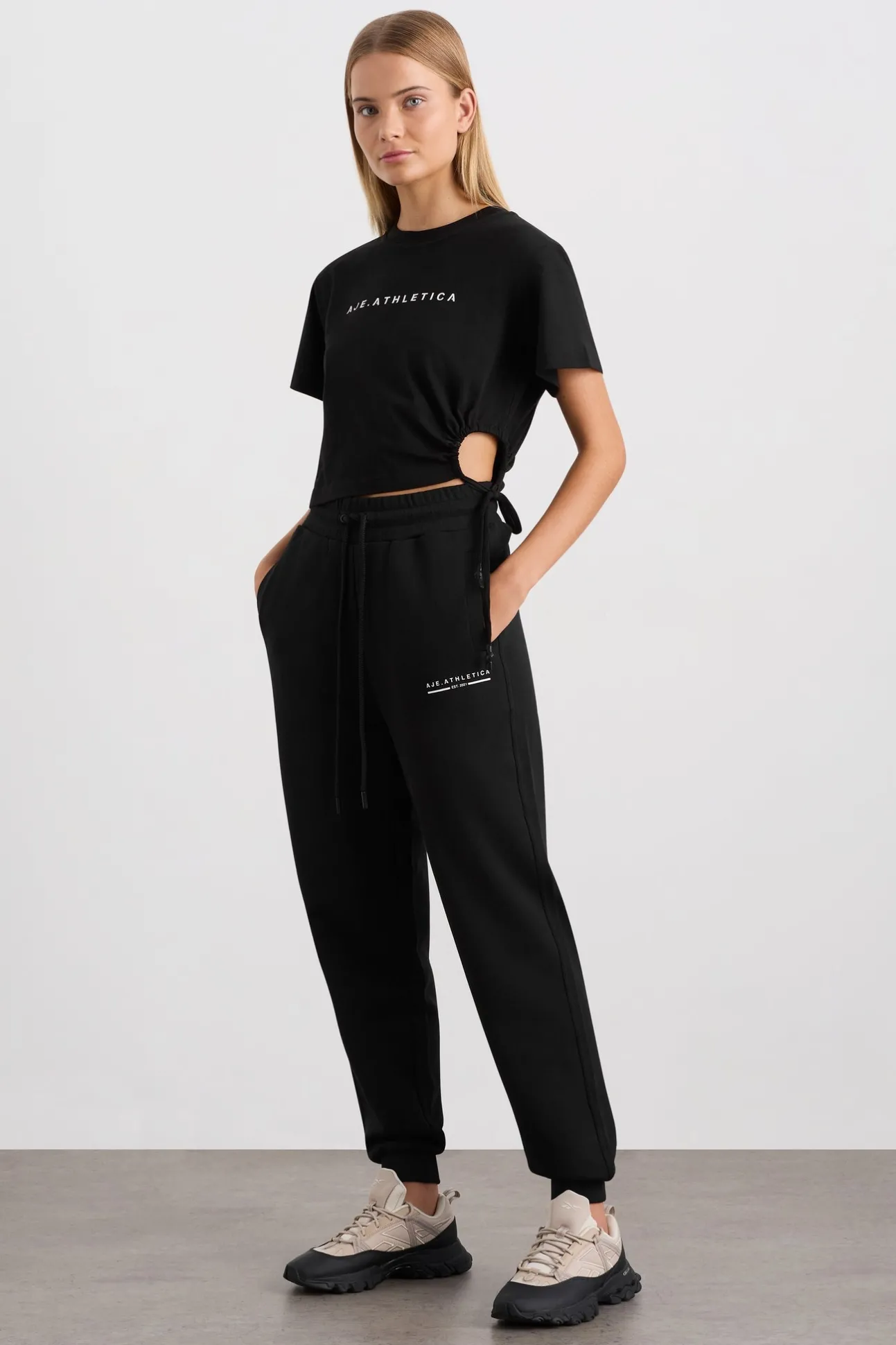 drawcord_cut_out_crop__2.webp Drawcord Cut Out Crop 161