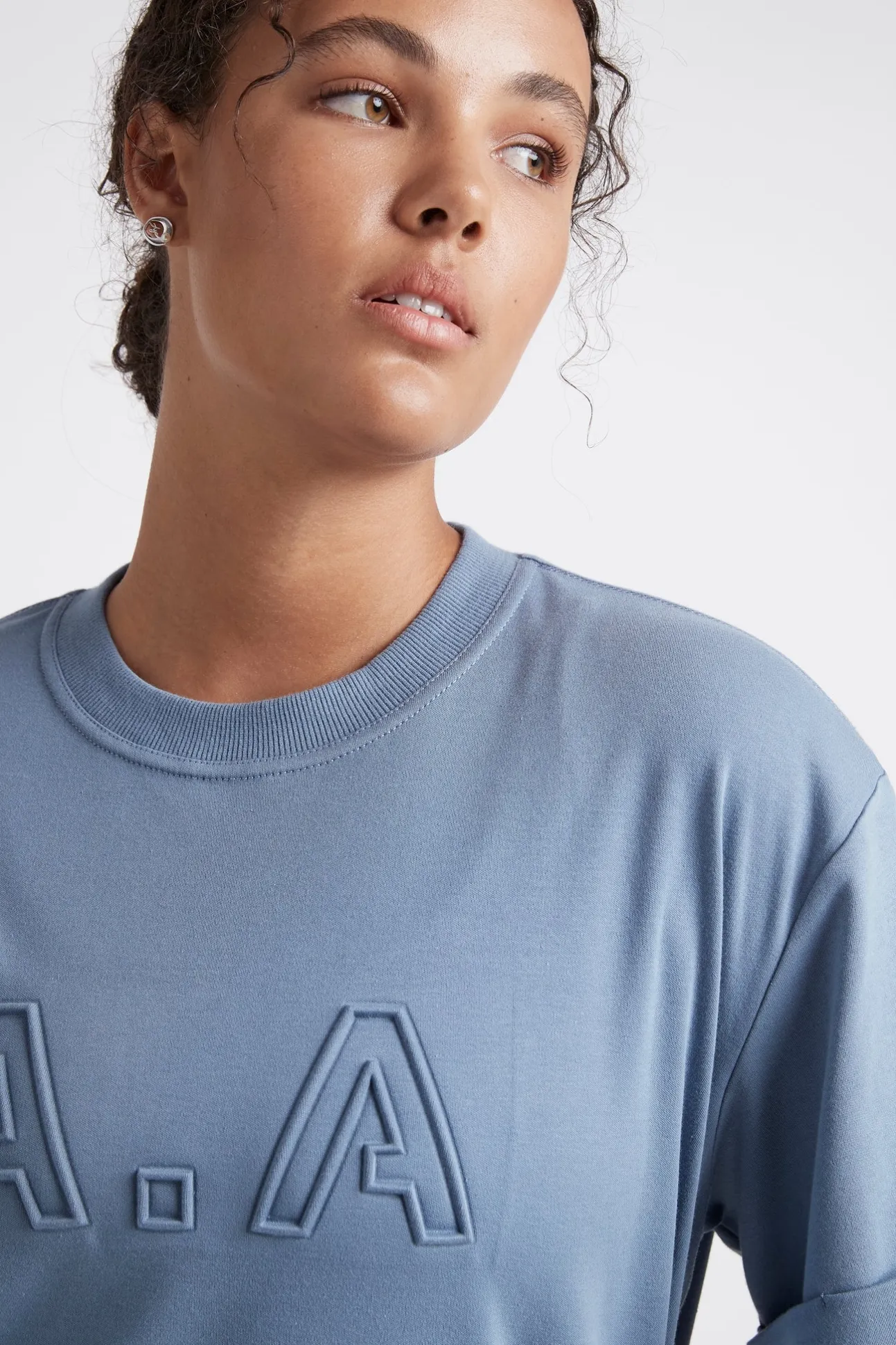 embossed_classic_logo_tsh_8-1.webp Embossed Classic Logo T-Shirt 103