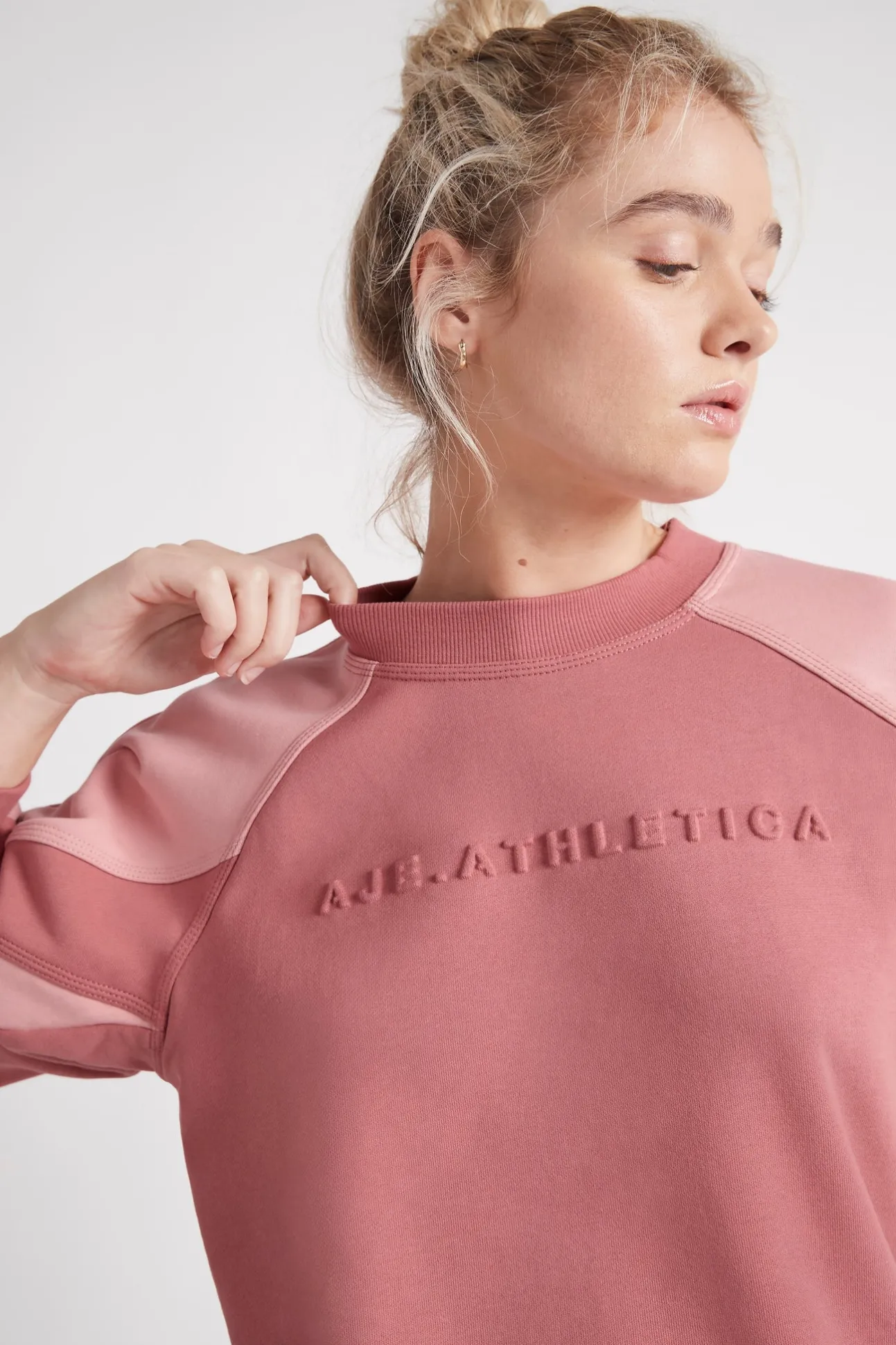 embossed_signature_logo_c_2-1.webp Embossed Signature Logo Crew Jumper 410