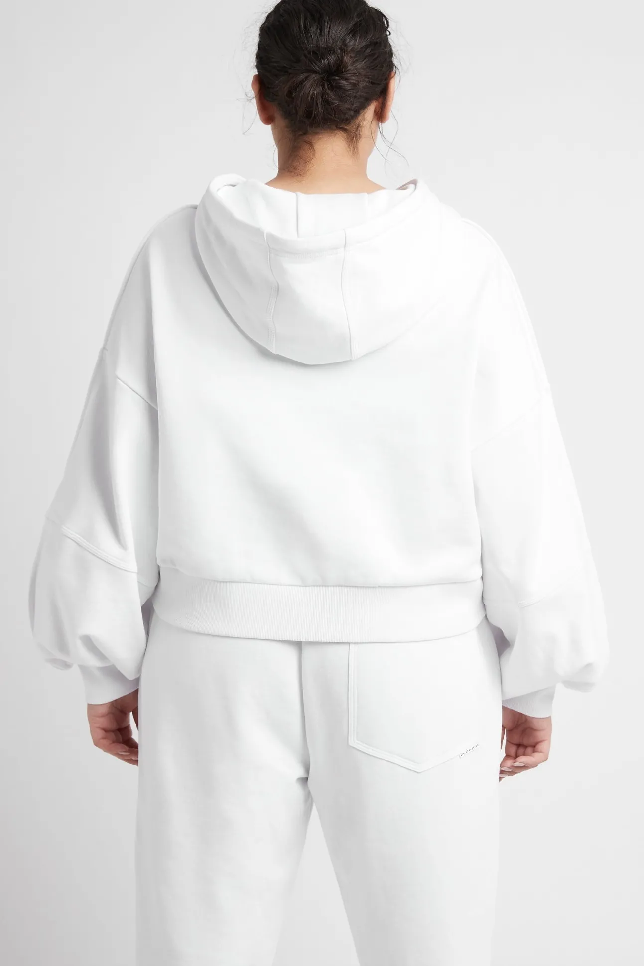 essential_cropped_hoodie__15.webp Essential Cropped Hoodie 405