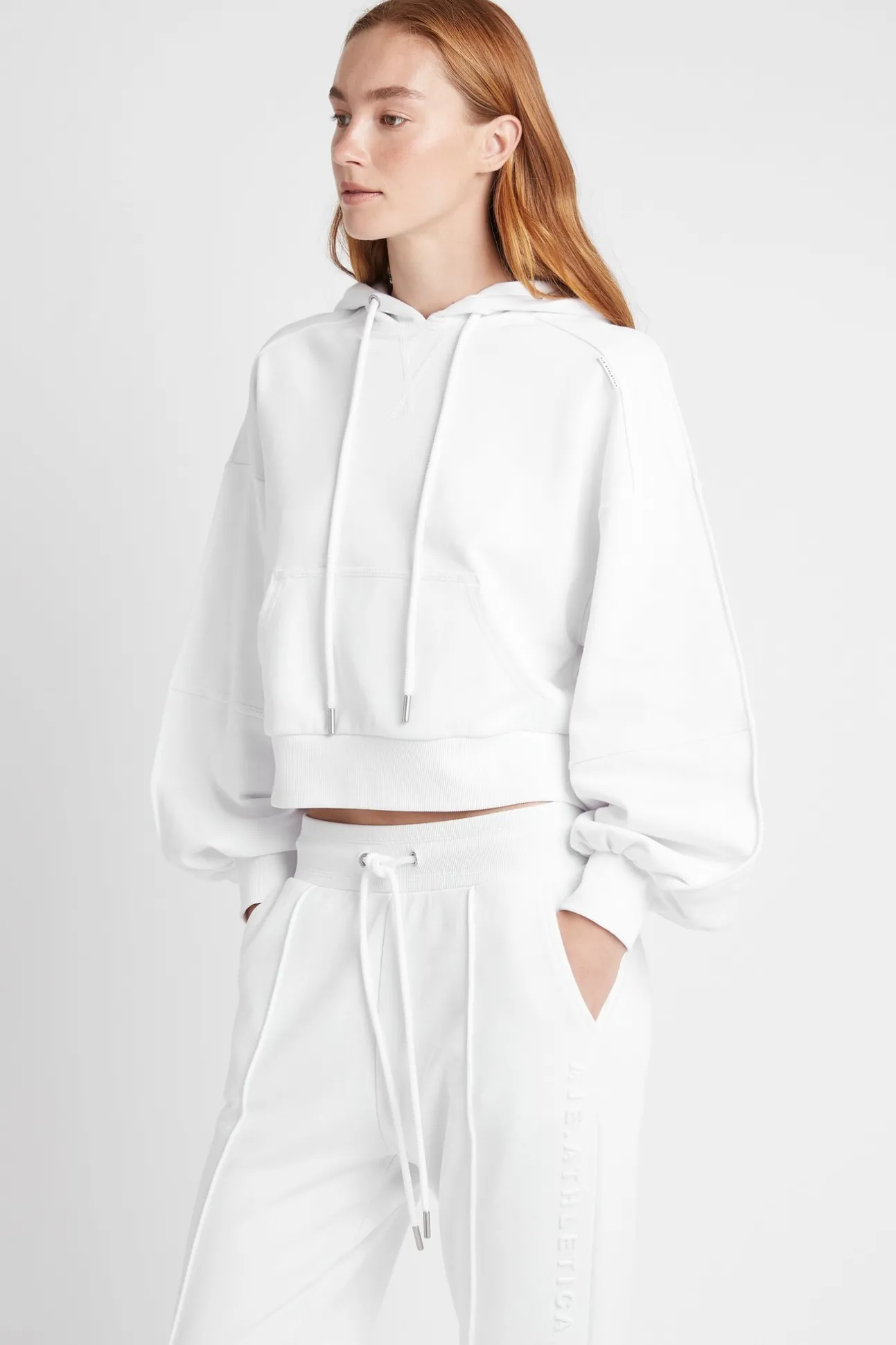 essential_cropped_hoodie__2.webp Essential Cropped Hoodie 405