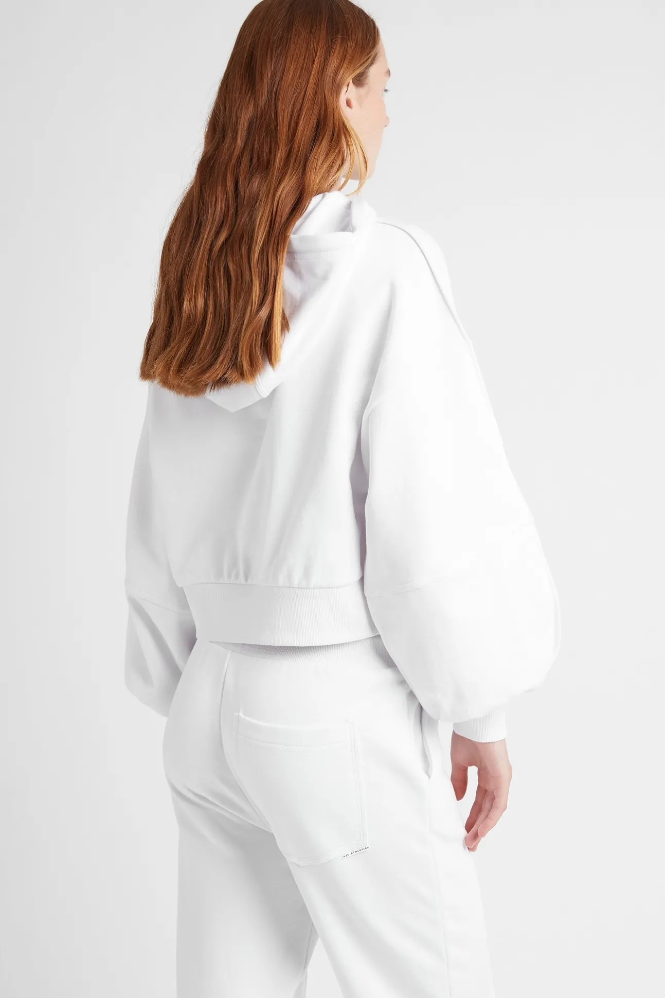 essential_cropped_hoodie__4.webp Essential Cropped Hoodie 405