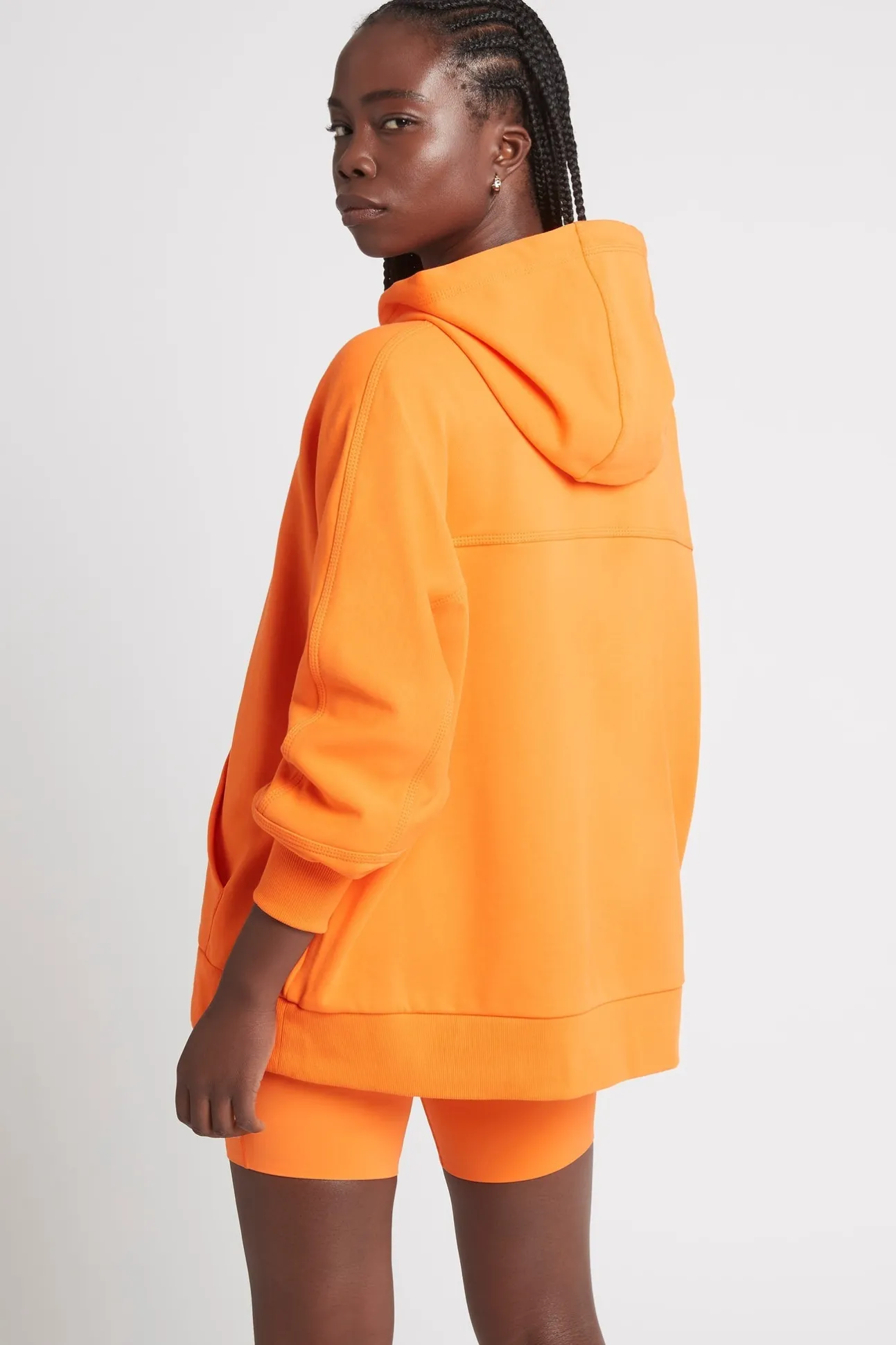 essential_hoodie__4-1.webp Essential Hoodie 411