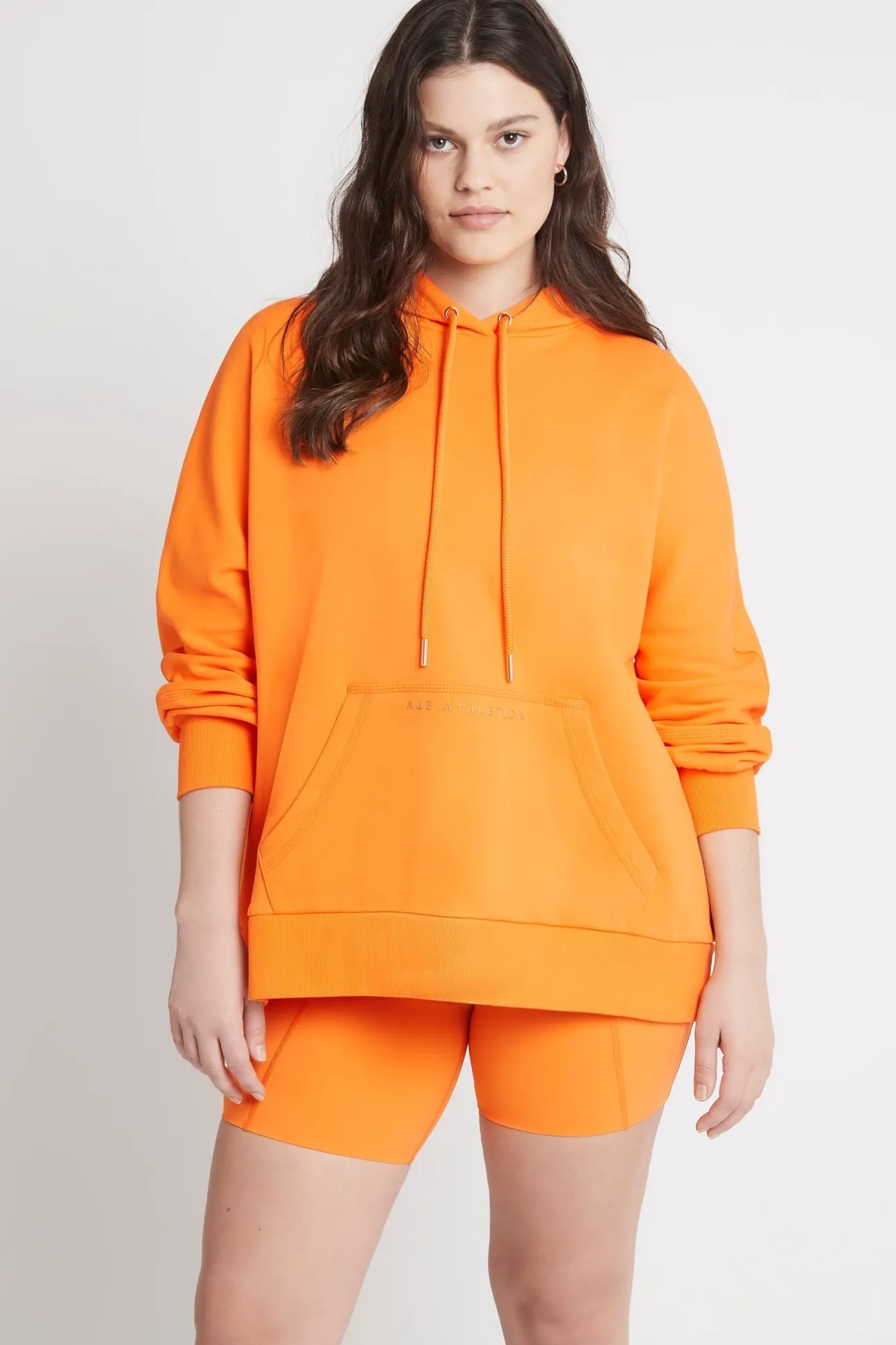 essential_hoodie__6-1.webp Essential Hoodie 411
