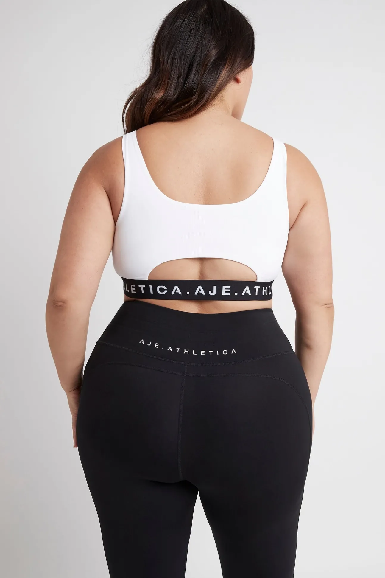 essential_logotape_sports_13.webp Essential Logotape Sports Bra 307
