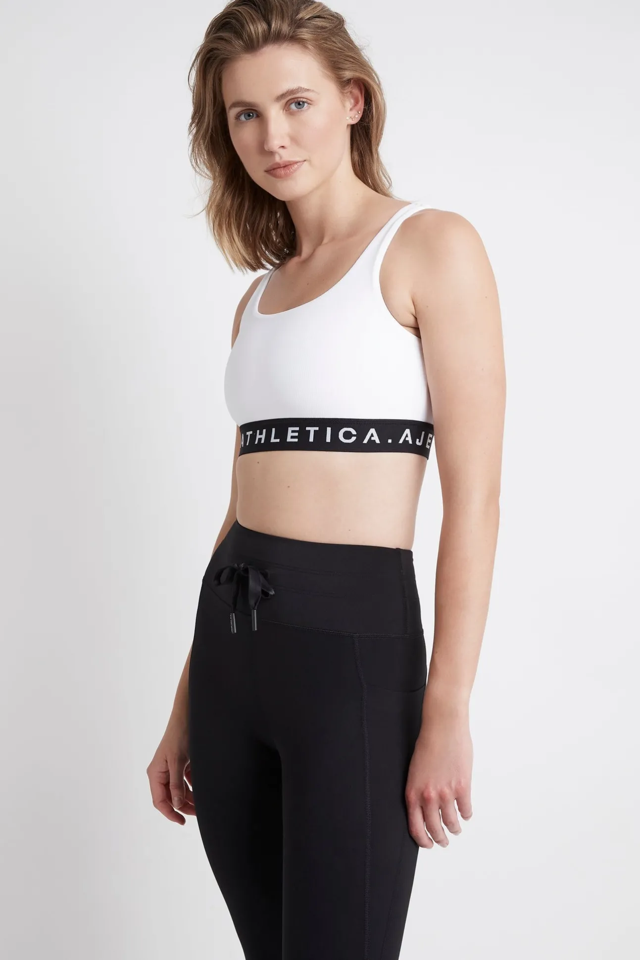 essential_logotape_sports_2.webp Essential Logotape Sports Bra 307