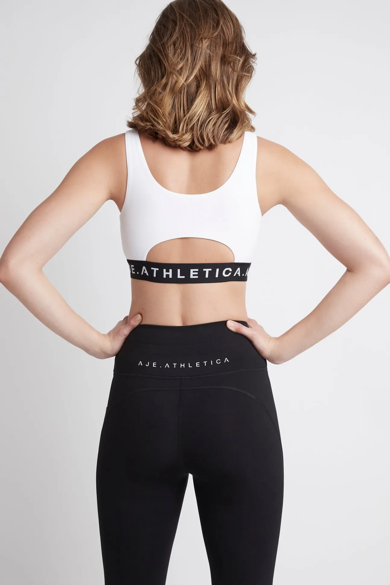 essential_logotape_sports_4.webp Essential Logotape Sports Bra 307